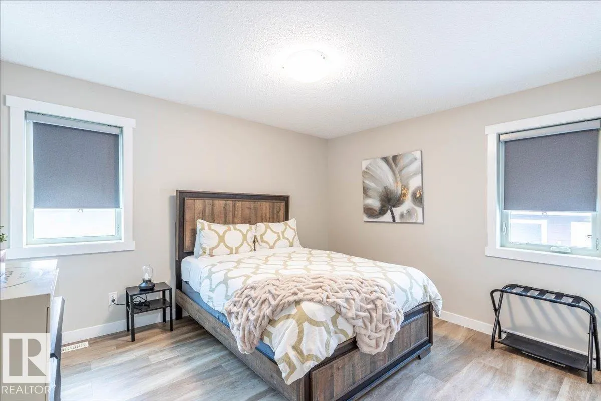 33 Lakeshore Dr