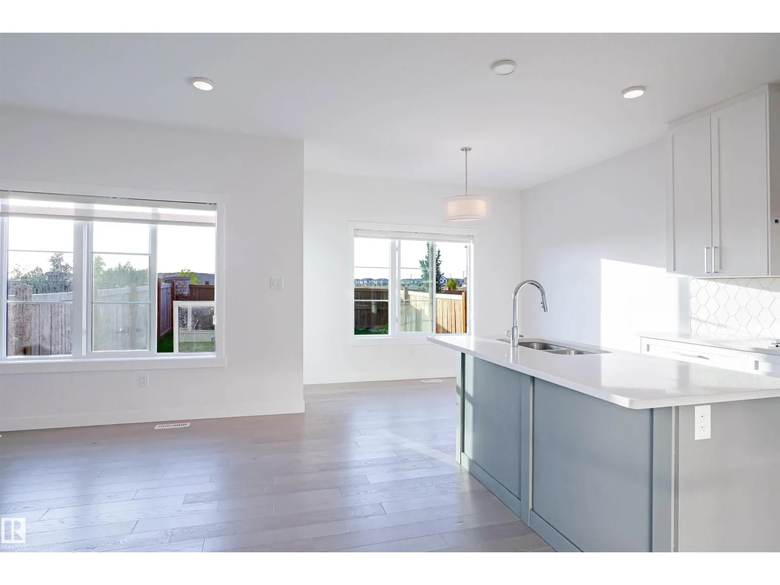 2212 160 ST SW