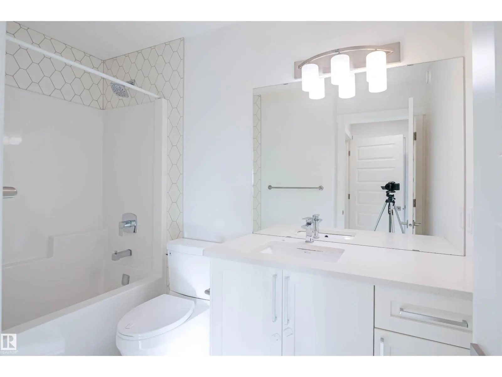 2212 160 ST SW