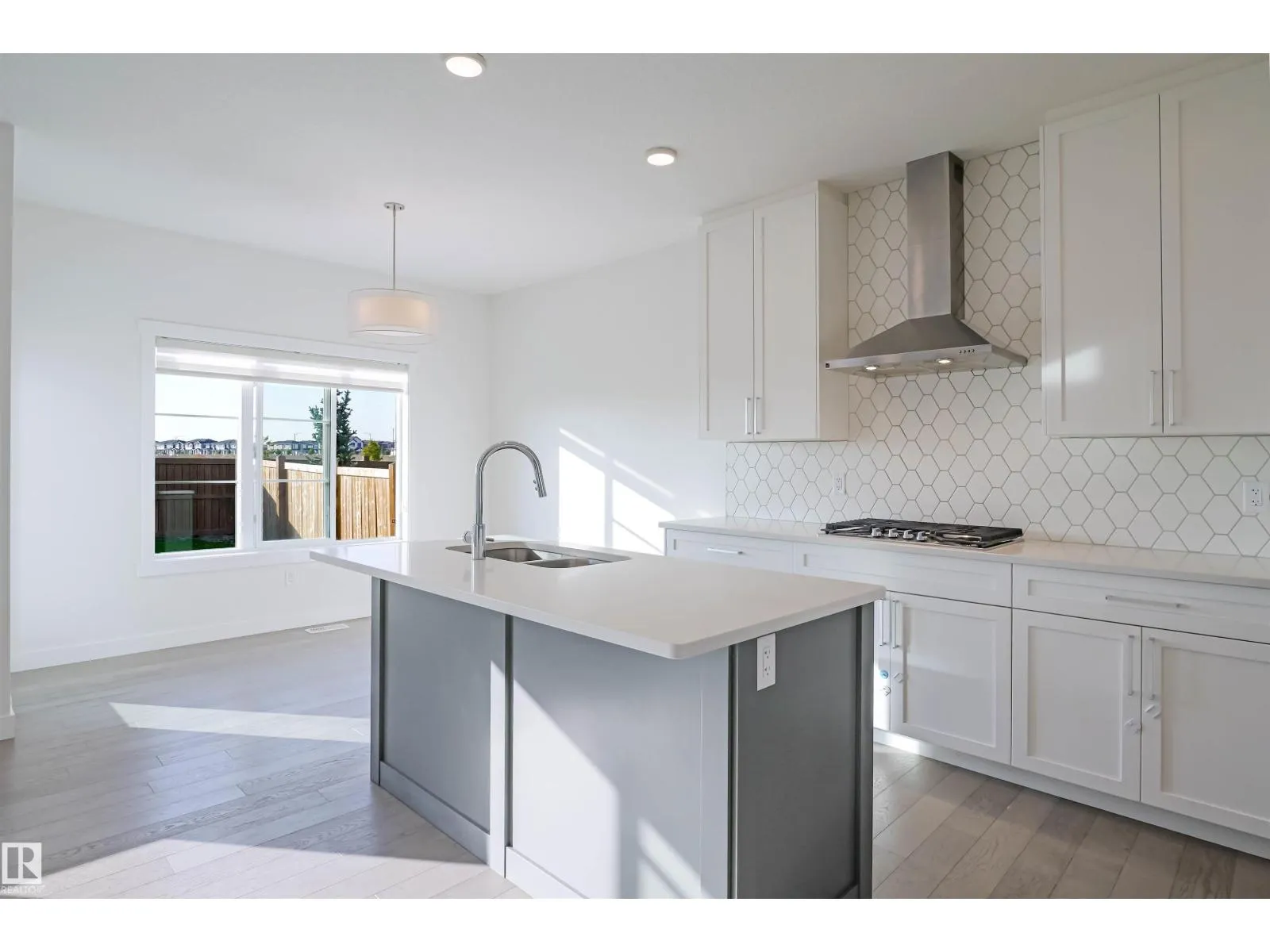 2212 160 ST SW