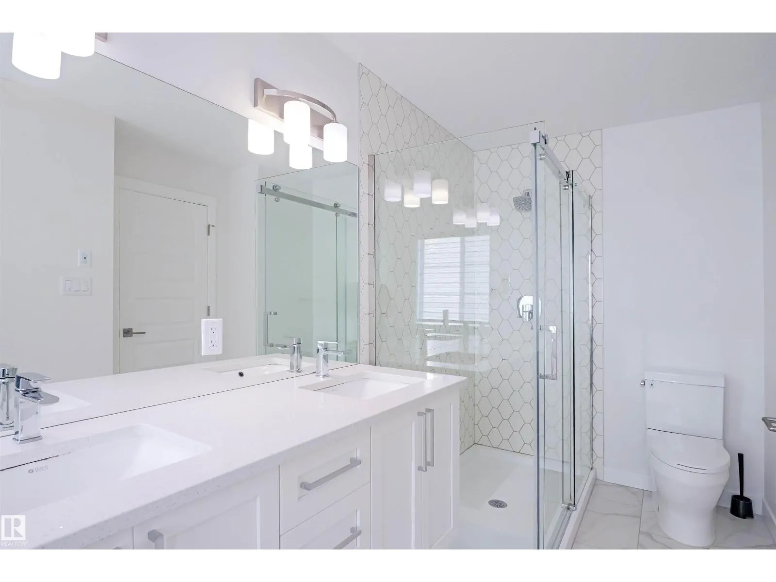 2212 160 ST SW