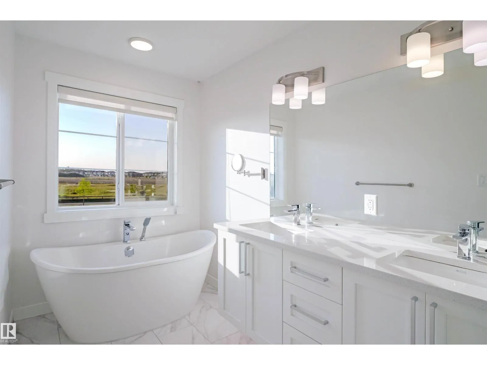 2212 160 ST SW