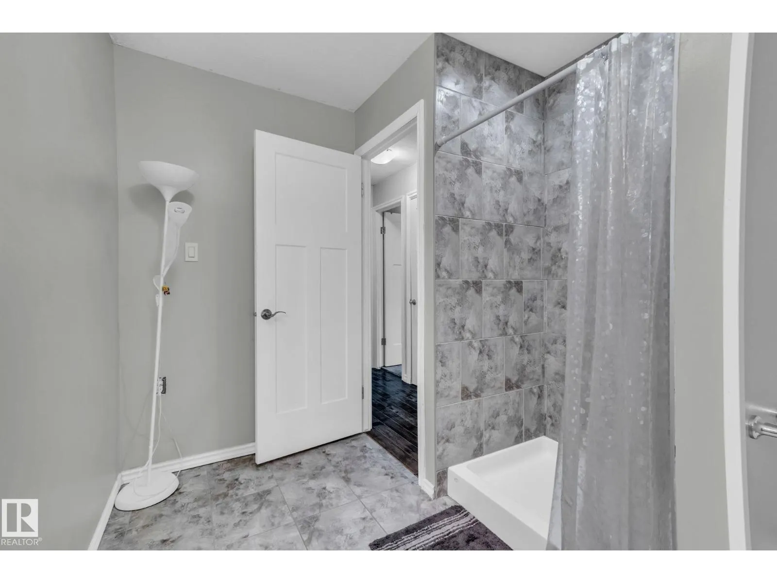 5758 172 ST NW