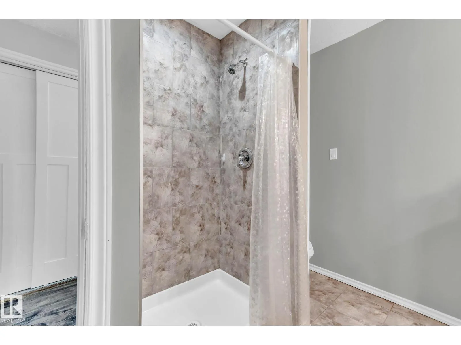 5758 172 ST NW