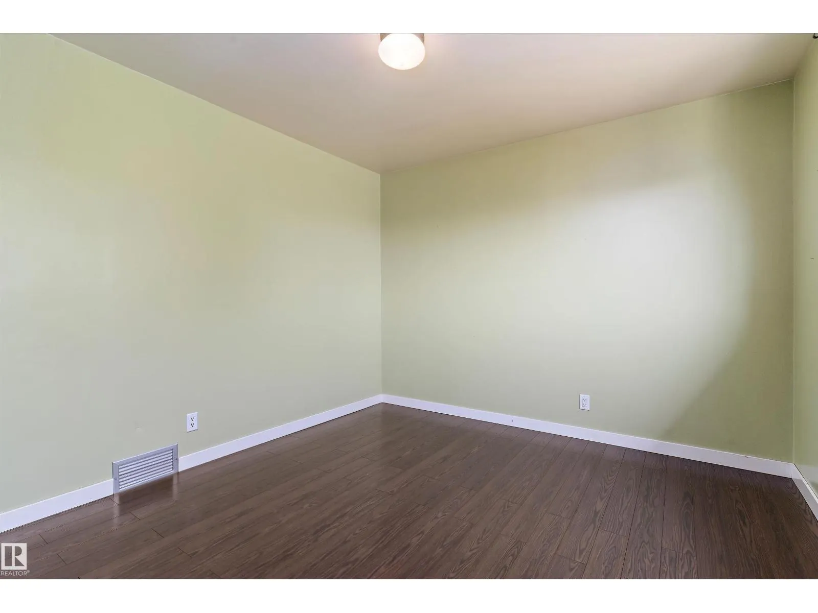 9821 159 ST NW