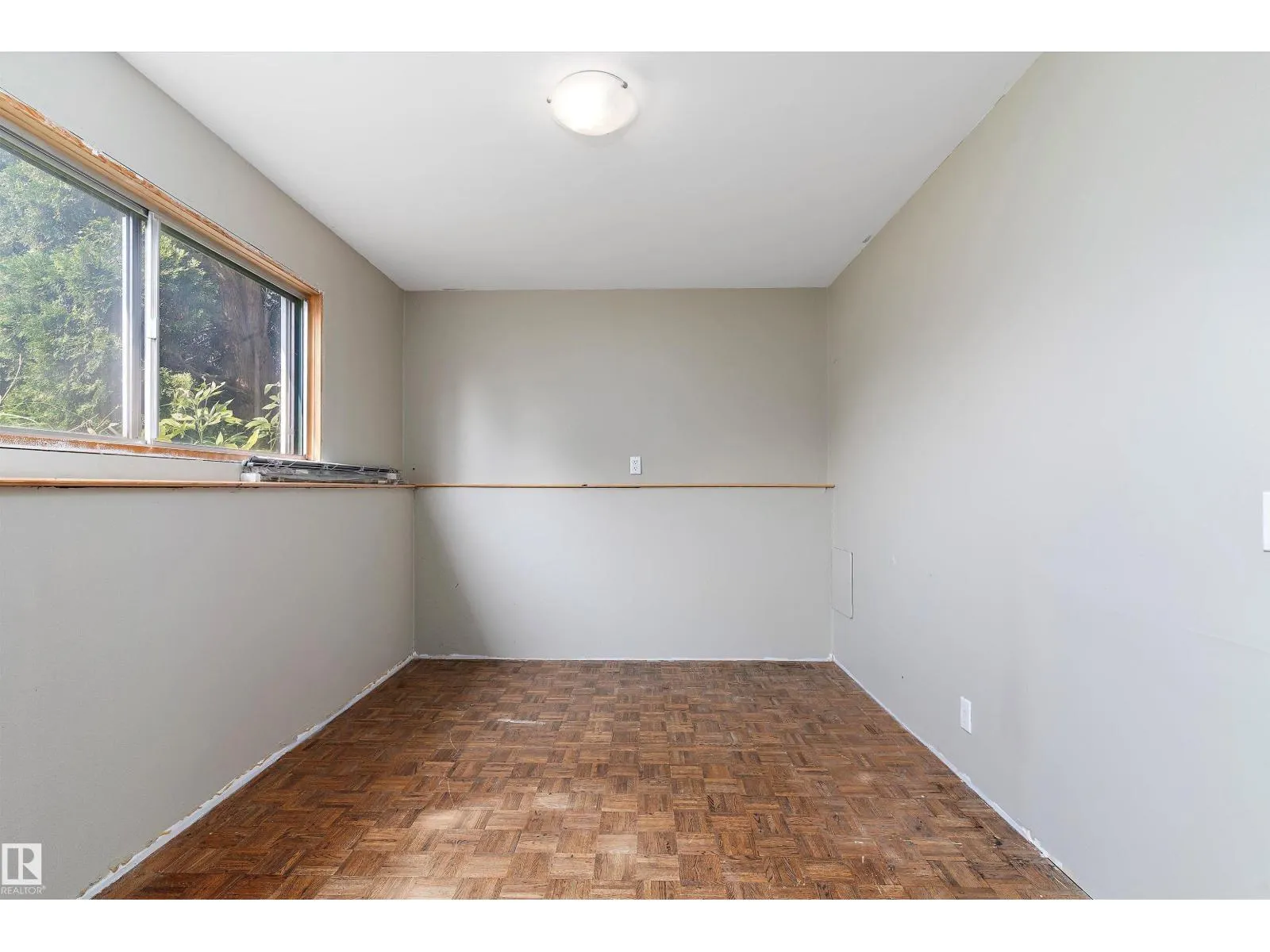 9821 159 ST NW