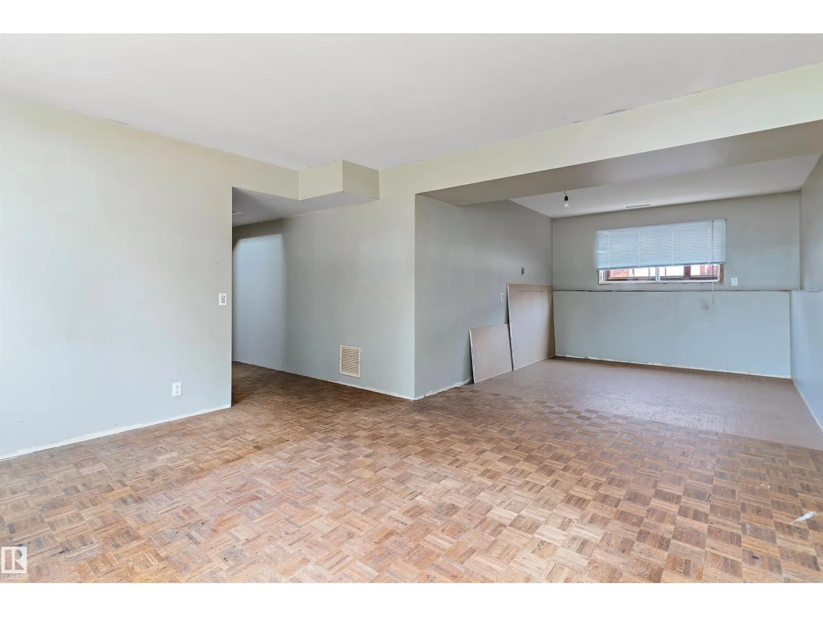 9821 159 ST NW