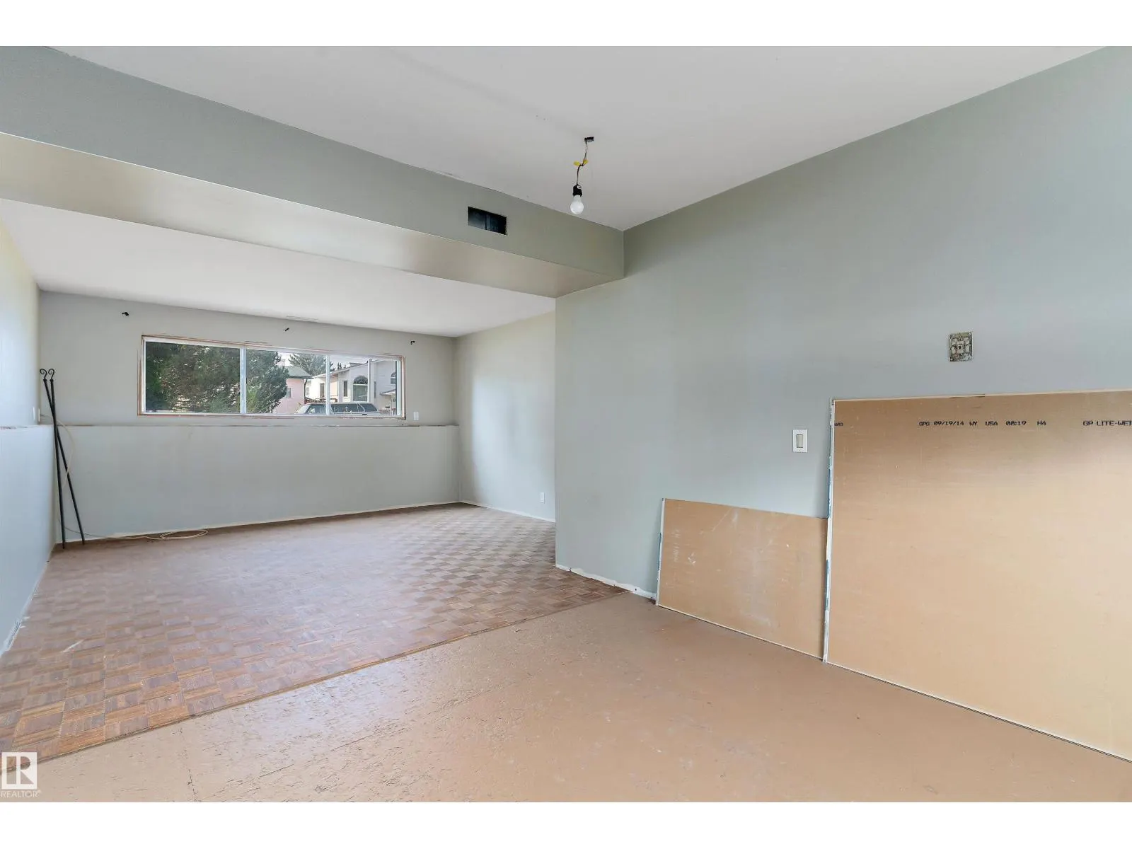 9821 159 ST NW