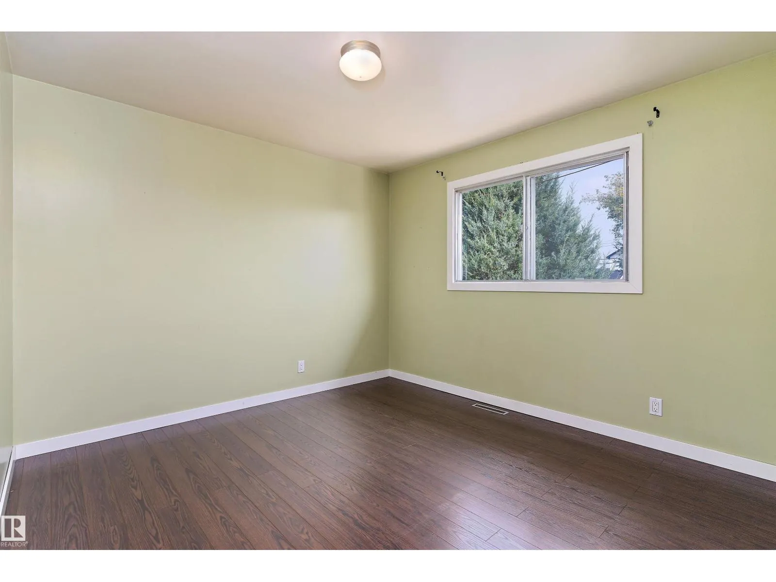 9821 159 ST NW