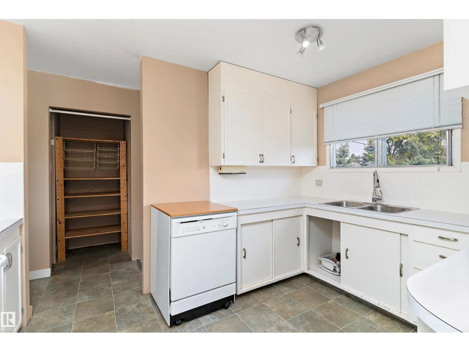 9821 159 ST NW