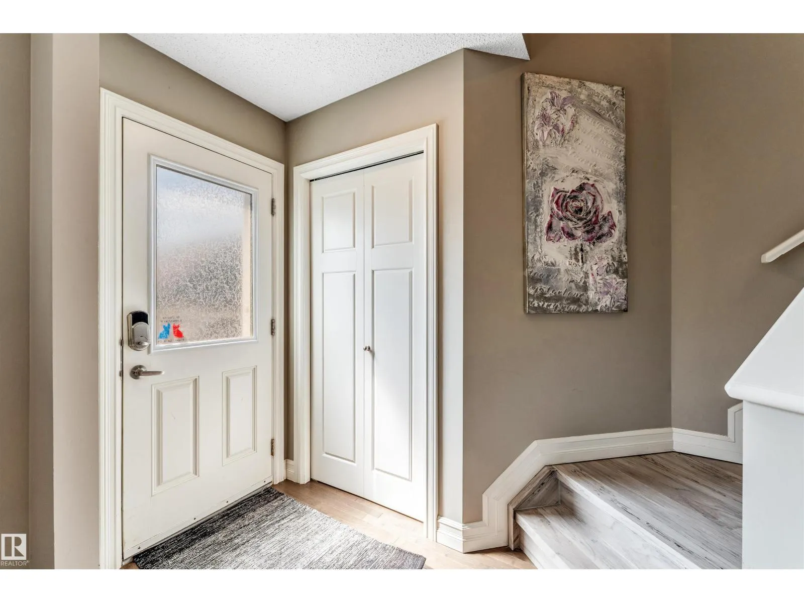 839 37 AV NW
