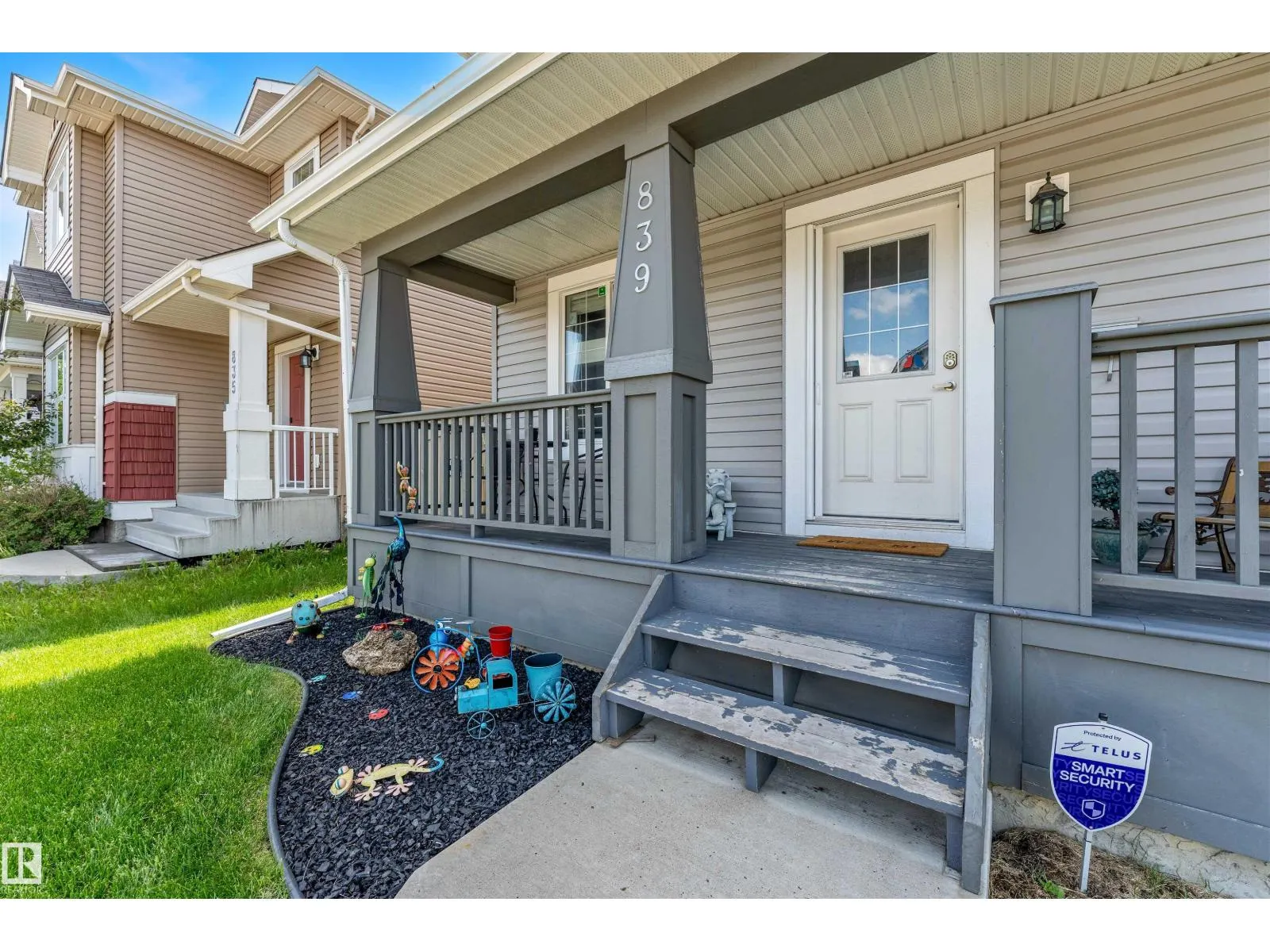 839 37 AV NW