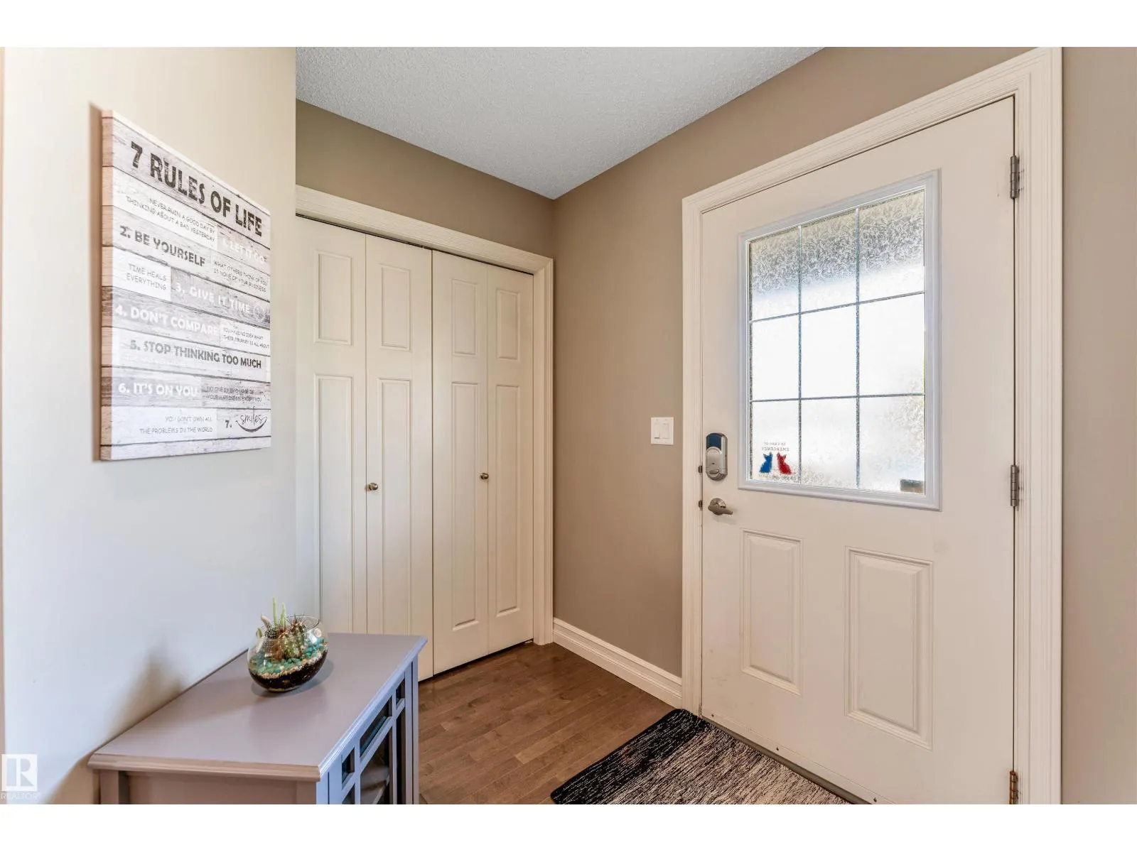 839 37 AV NW