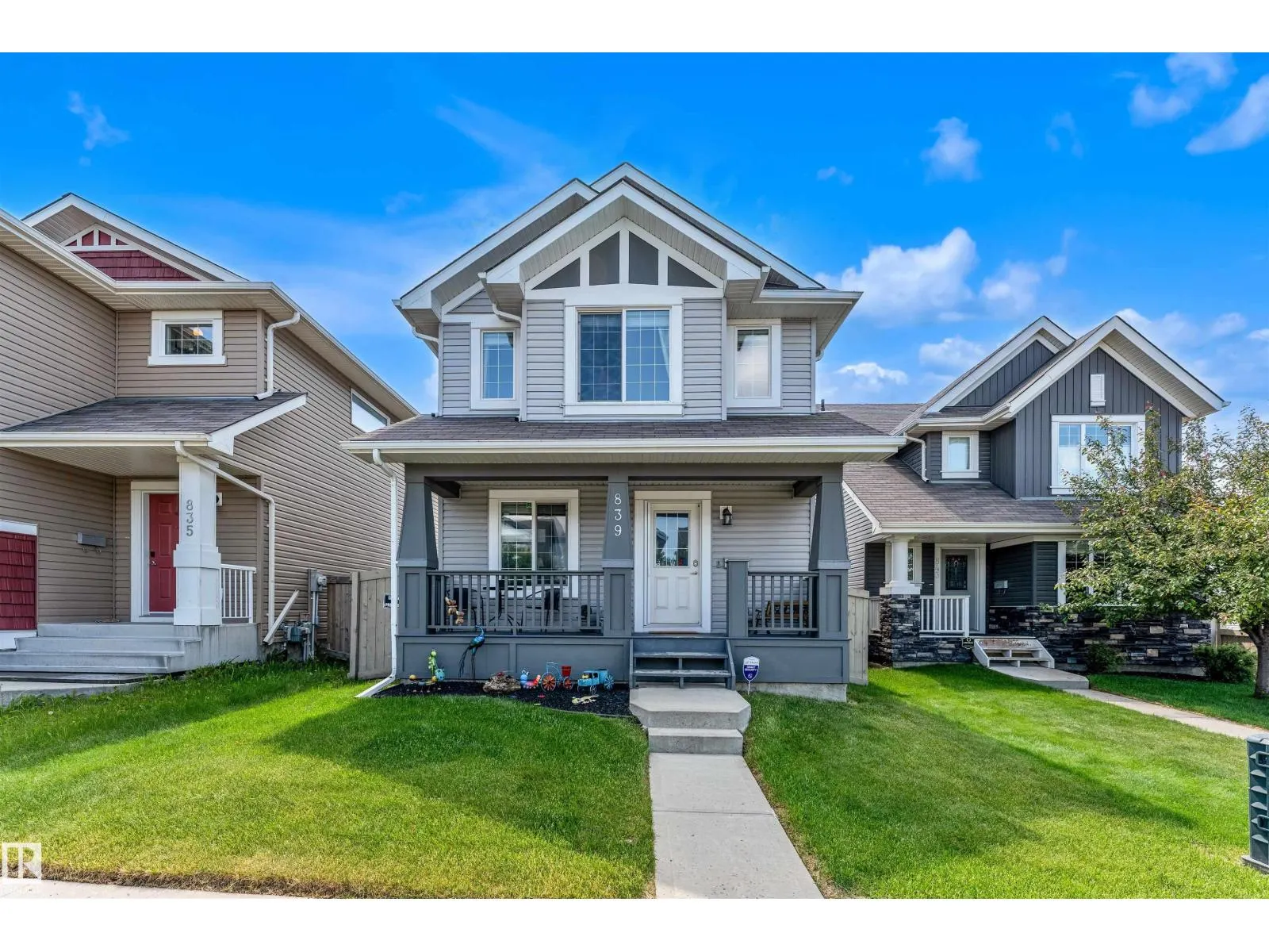 839 37 AV NW