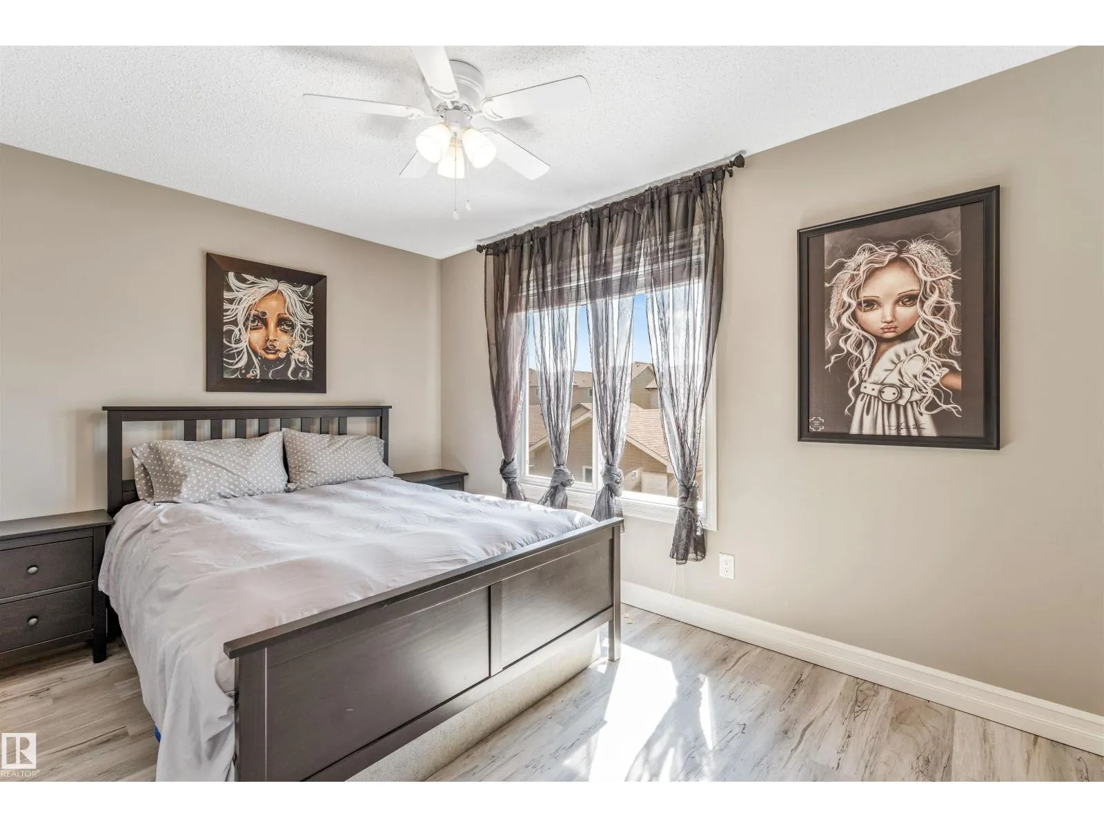 839 37 AV NW