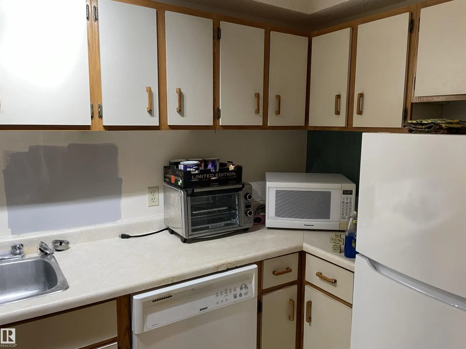 #306 9854 88 AV NW