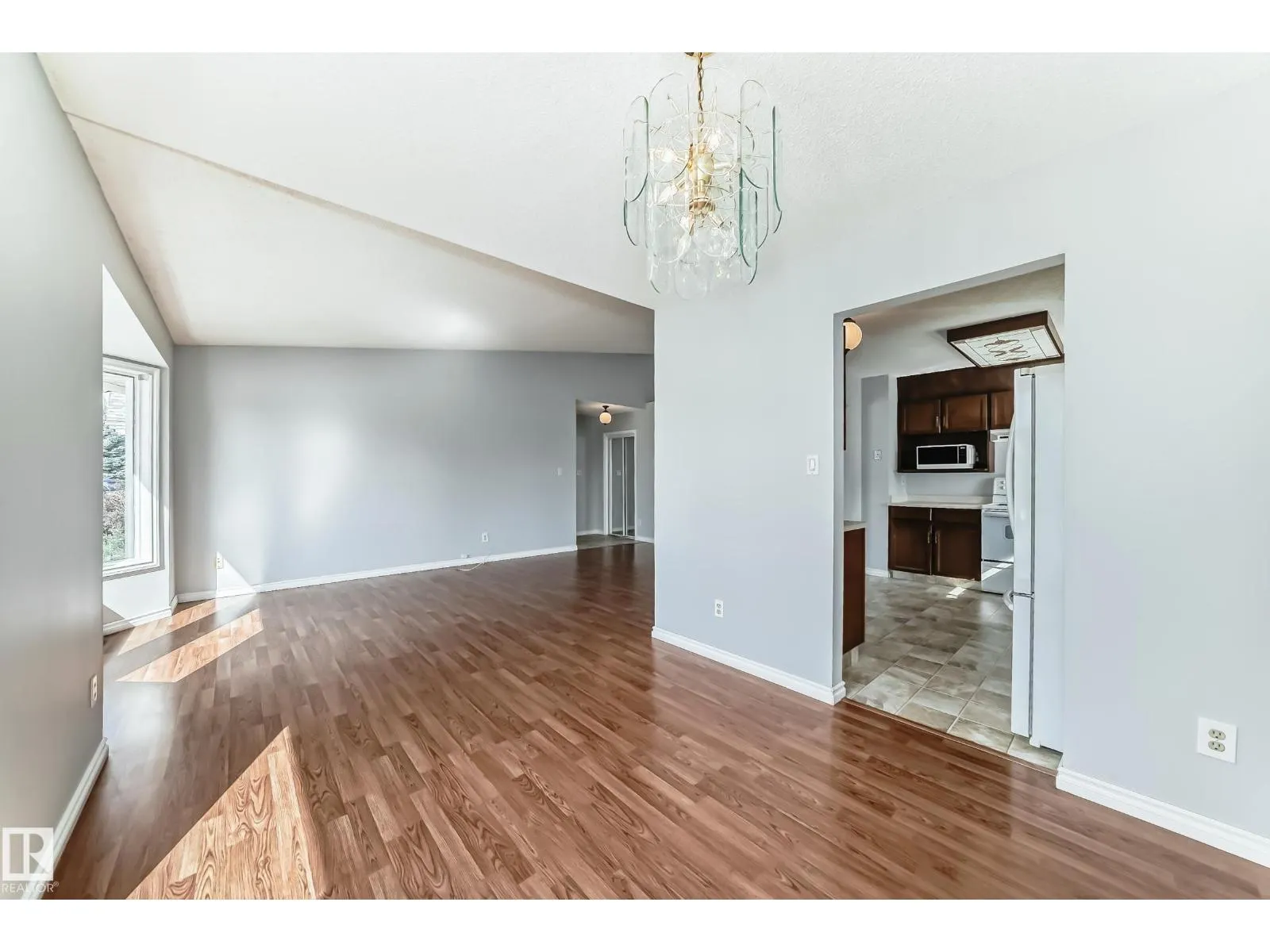 18908 97 AV NW