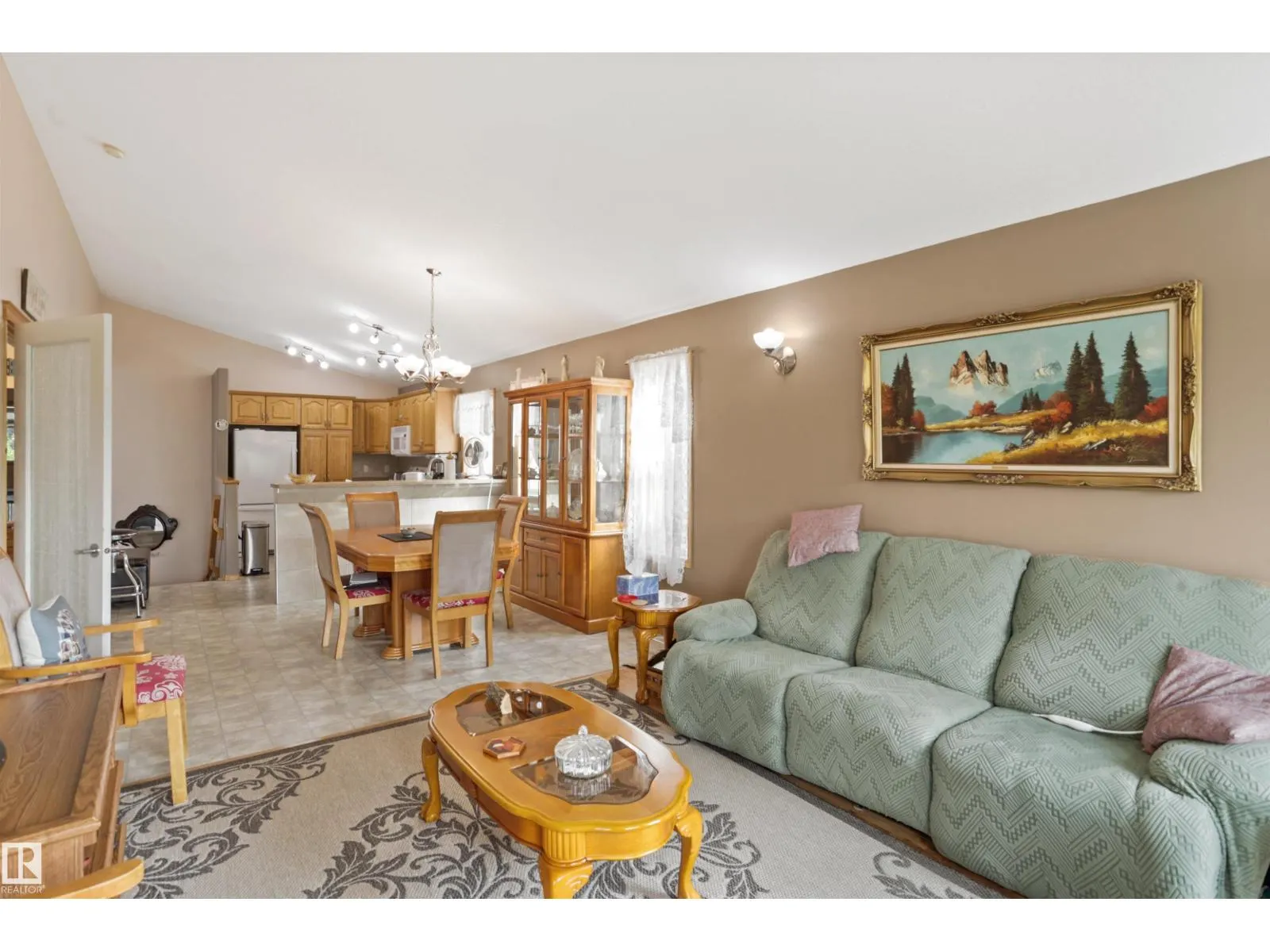 742 KANANASKIS DR
