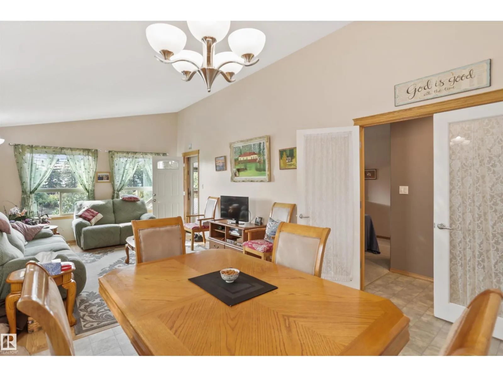 742 KANANASKIS DR