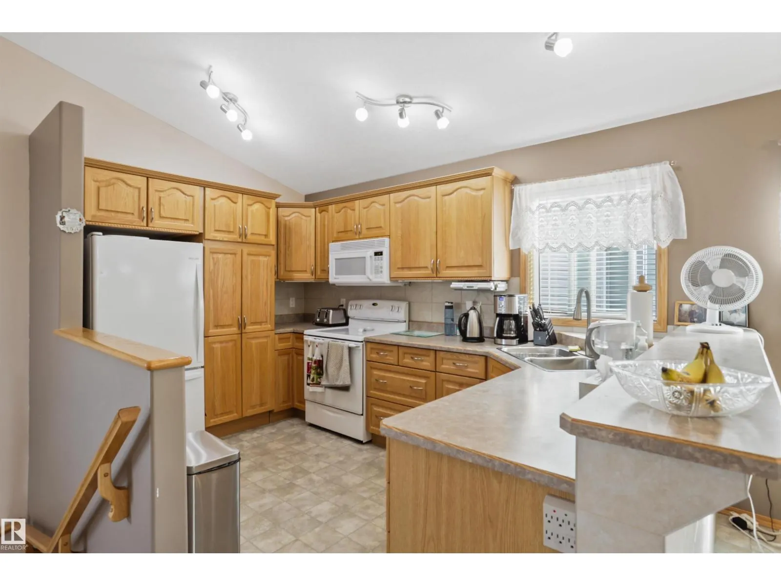742 KANANASKIS DR