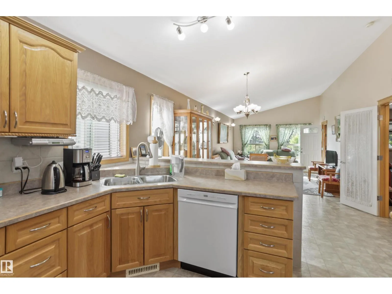 742 KANANASKIS DR