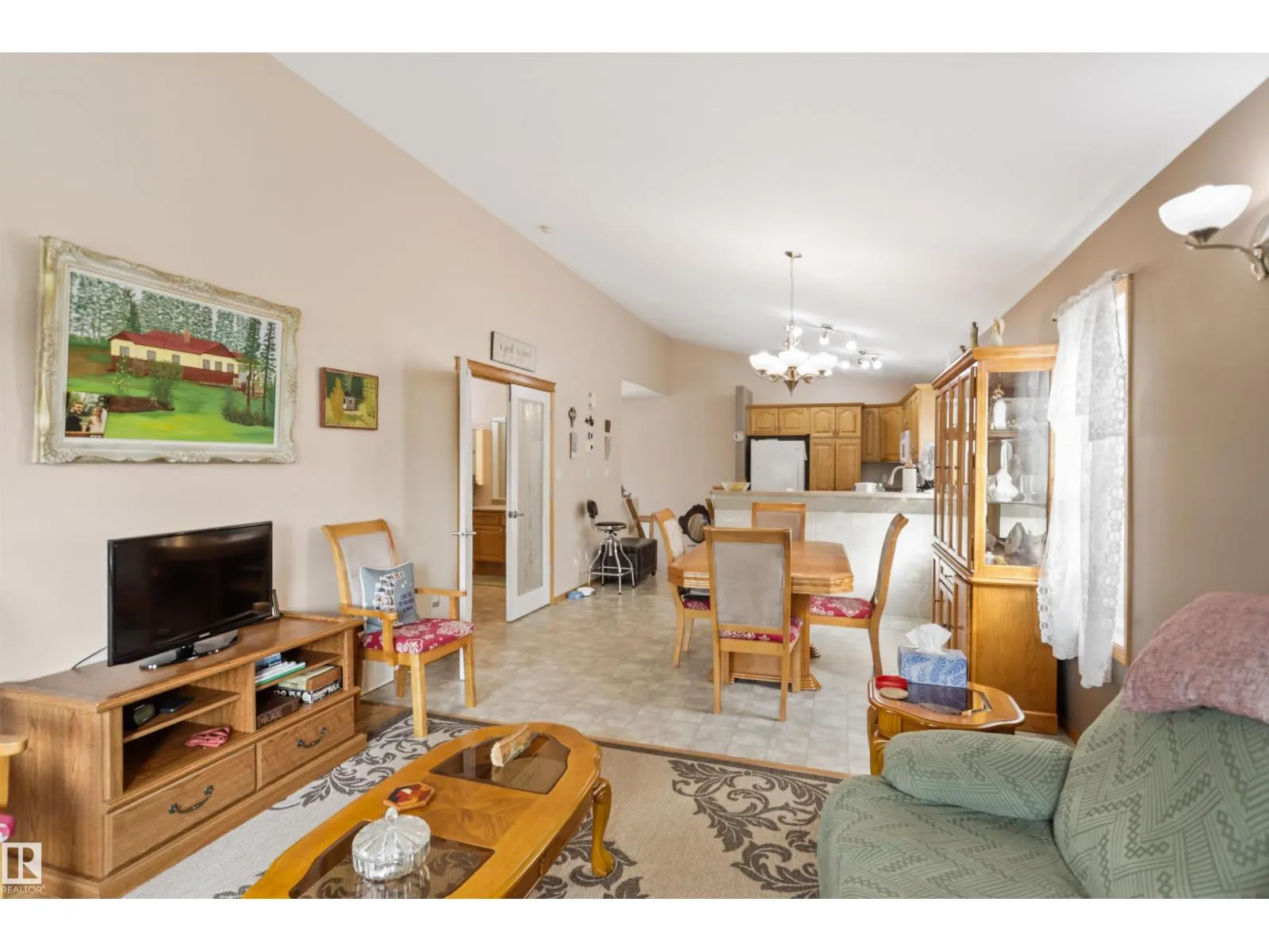 742 KANANASKIS DR