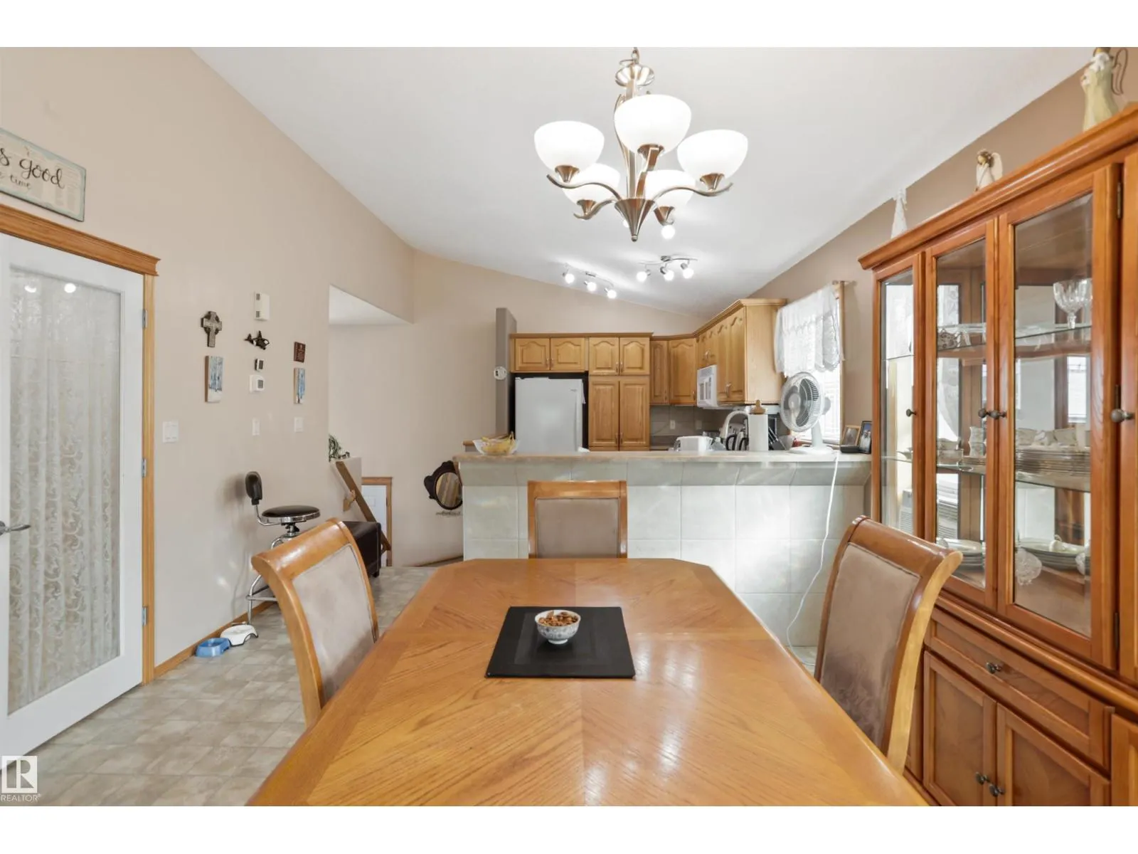 742 KANANASKIS DR