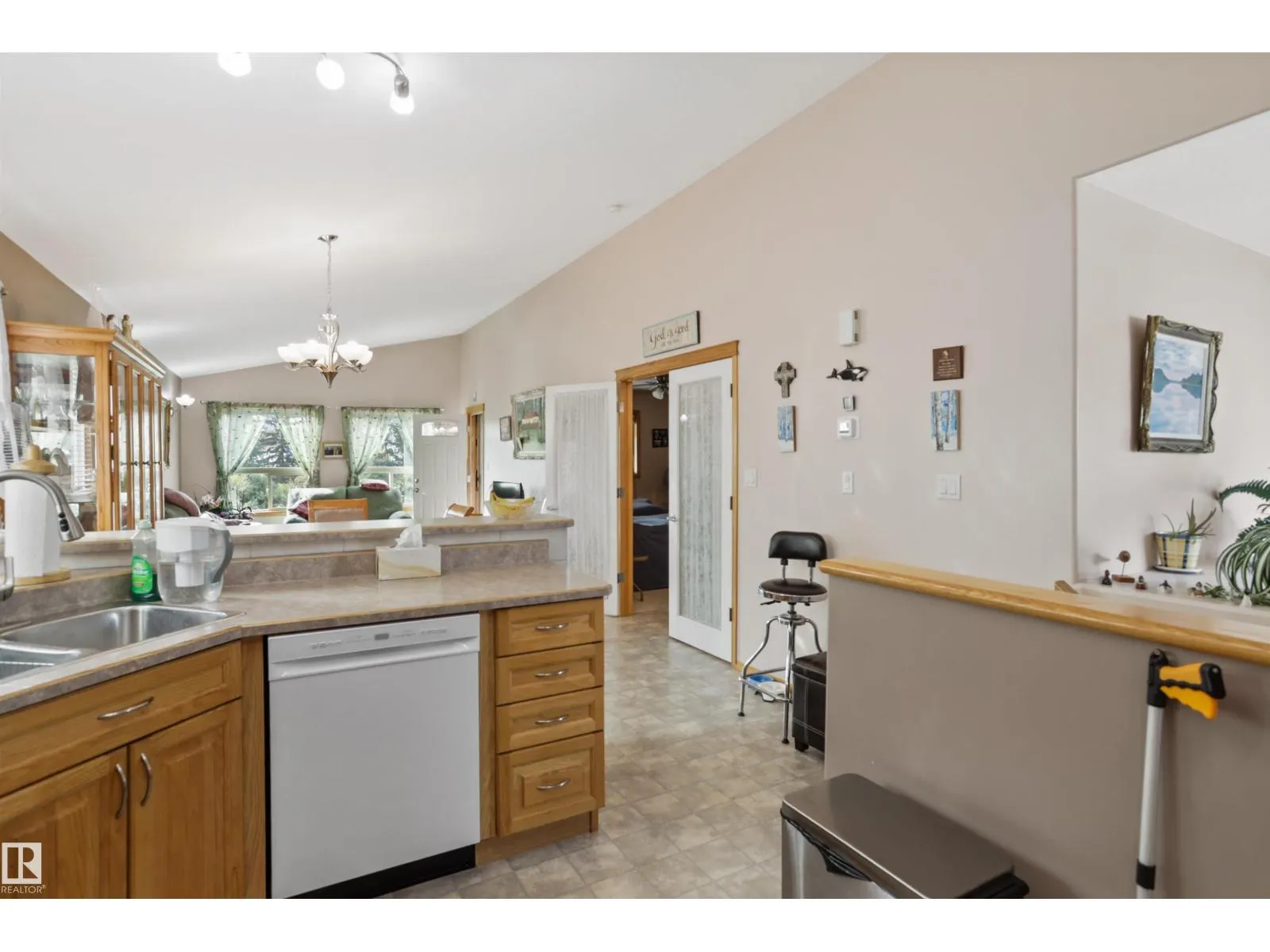742 KANANASKIS DR