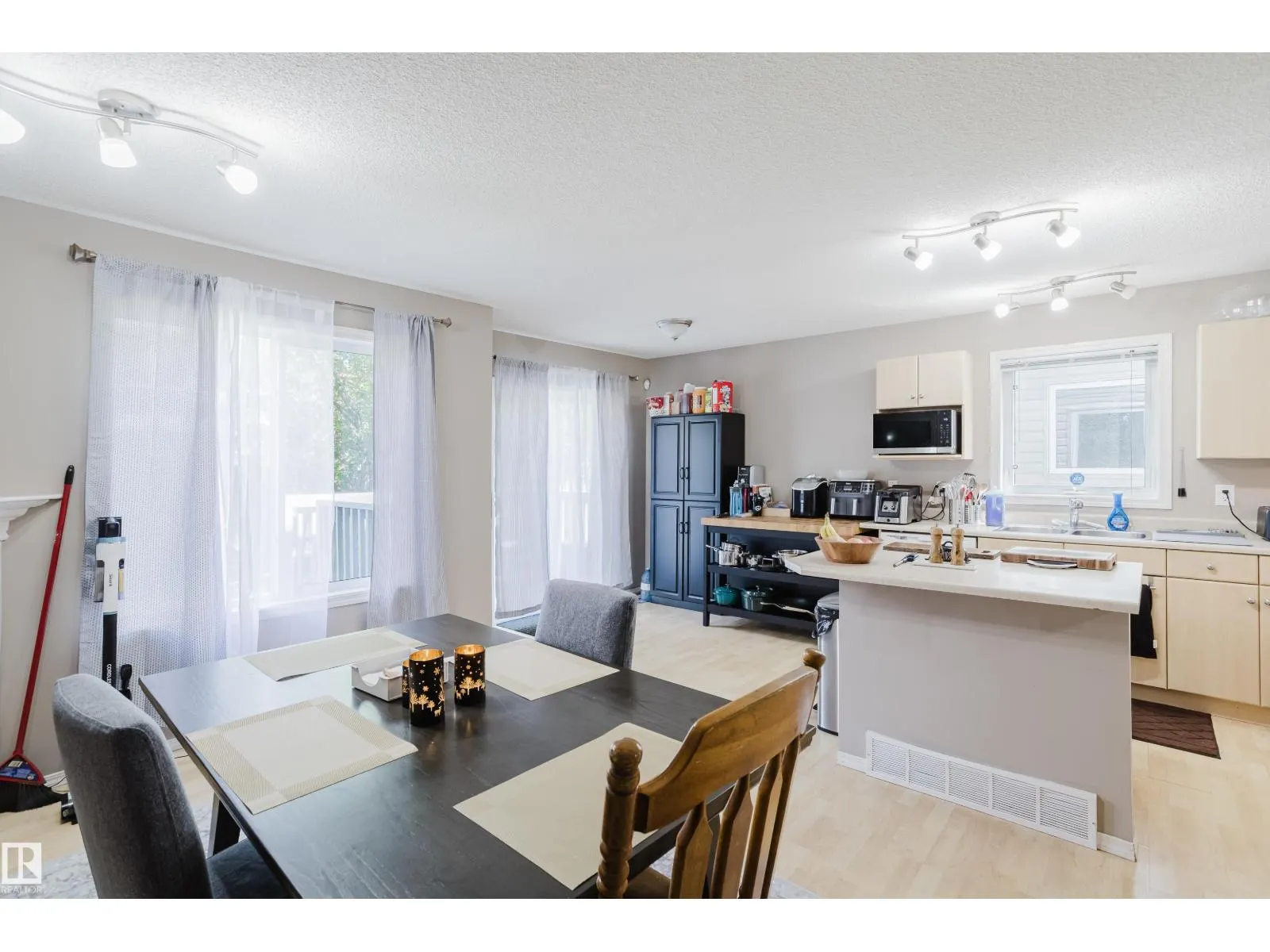22 287 MACEWAN RD SW