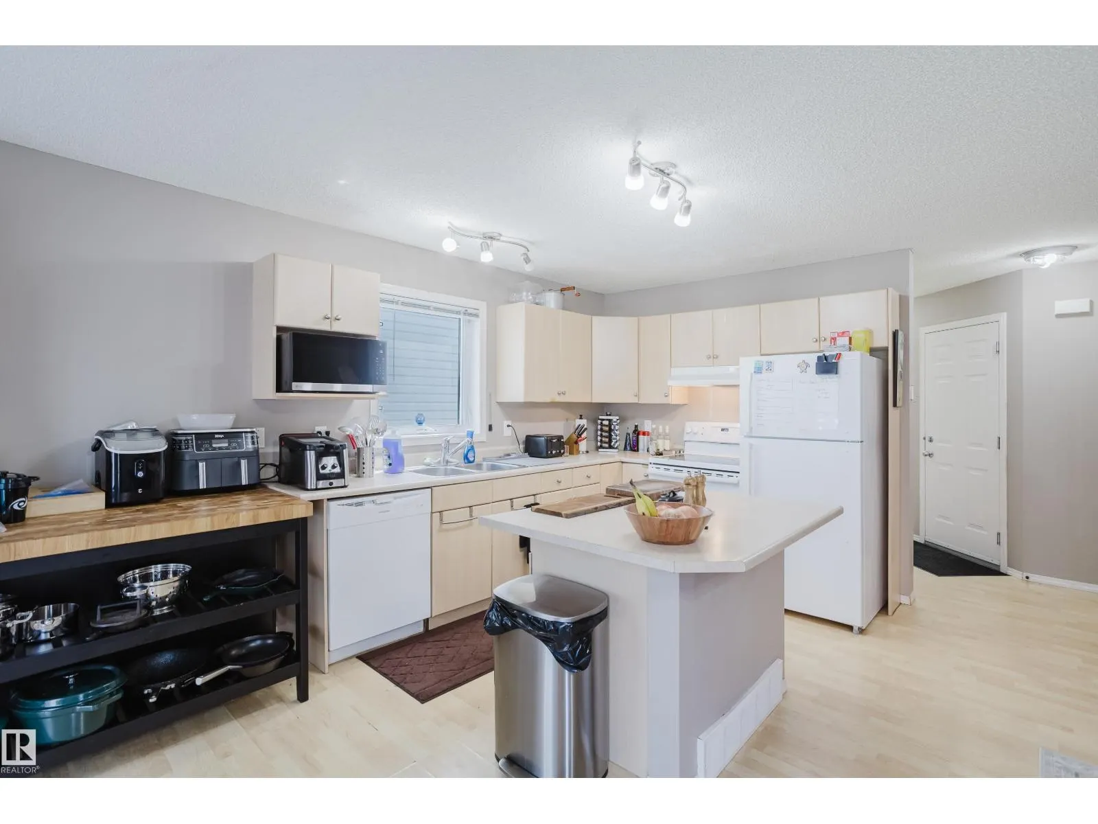 22 287 MACEWAN RD SW