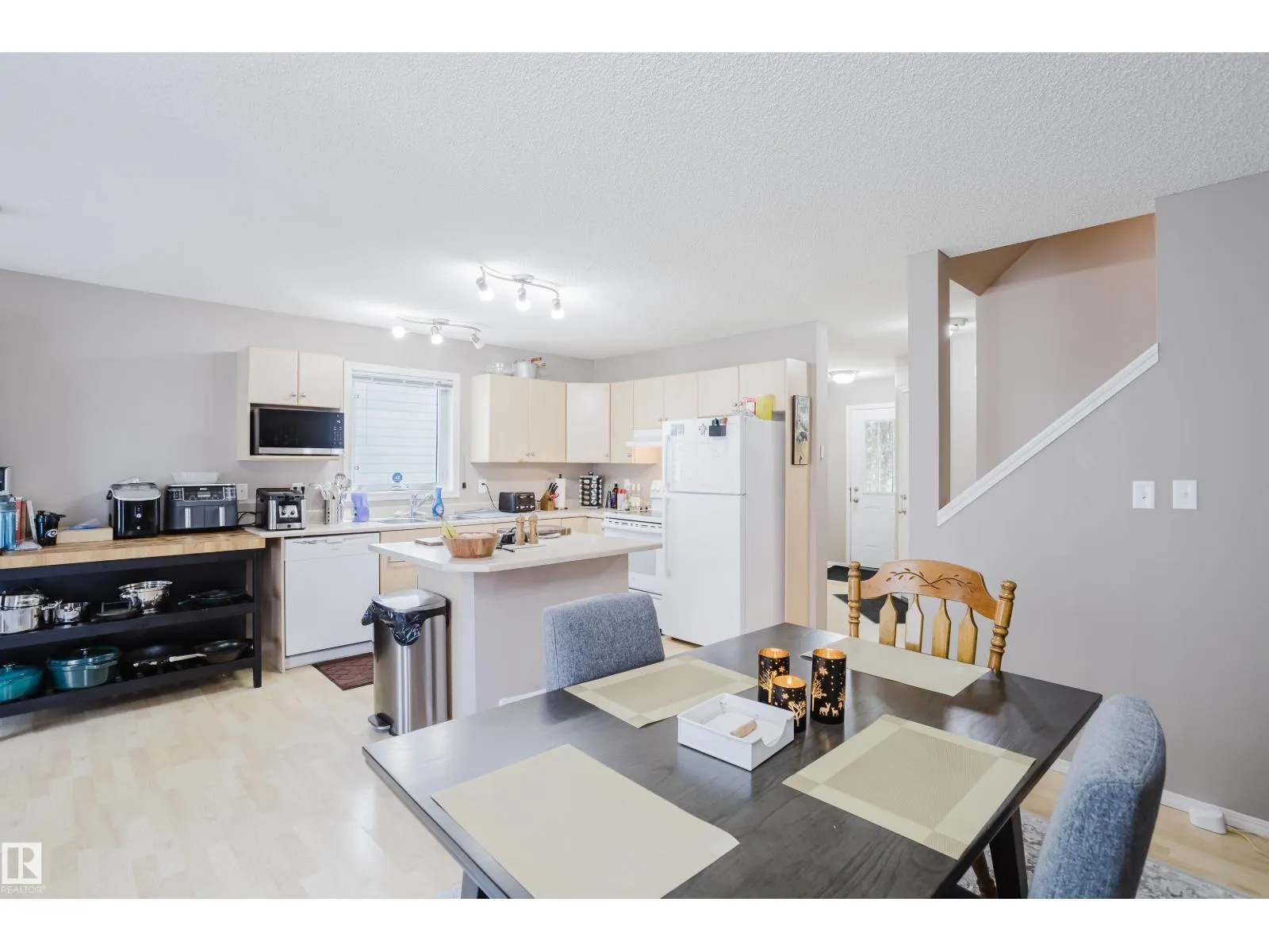 22 287 MACEWAN RD SW