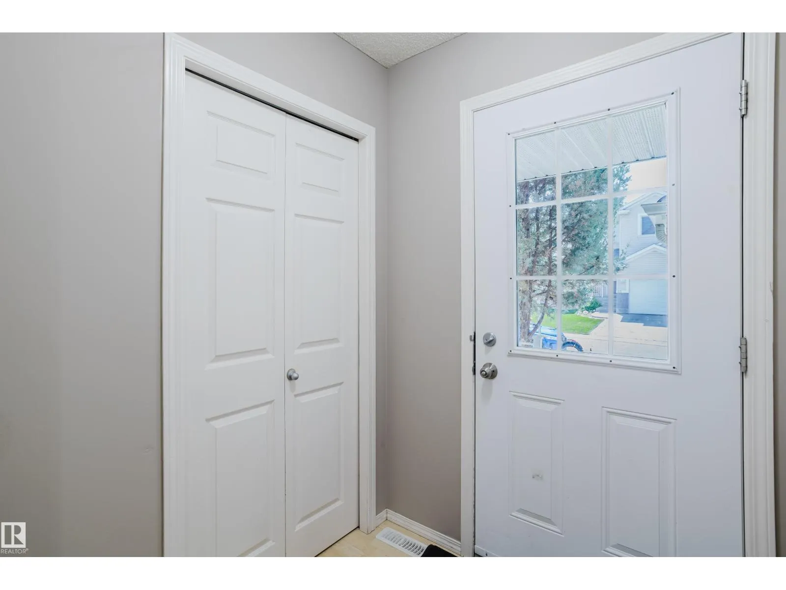 22 287 MACEWAN RD SW