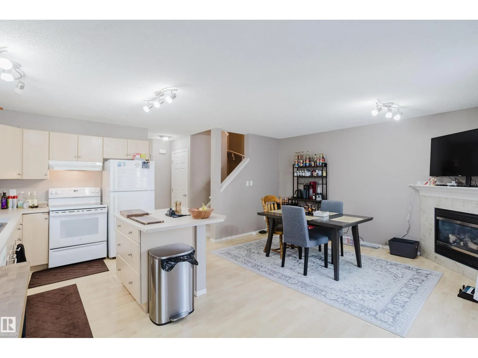 22 287 MACEWAN RD SW