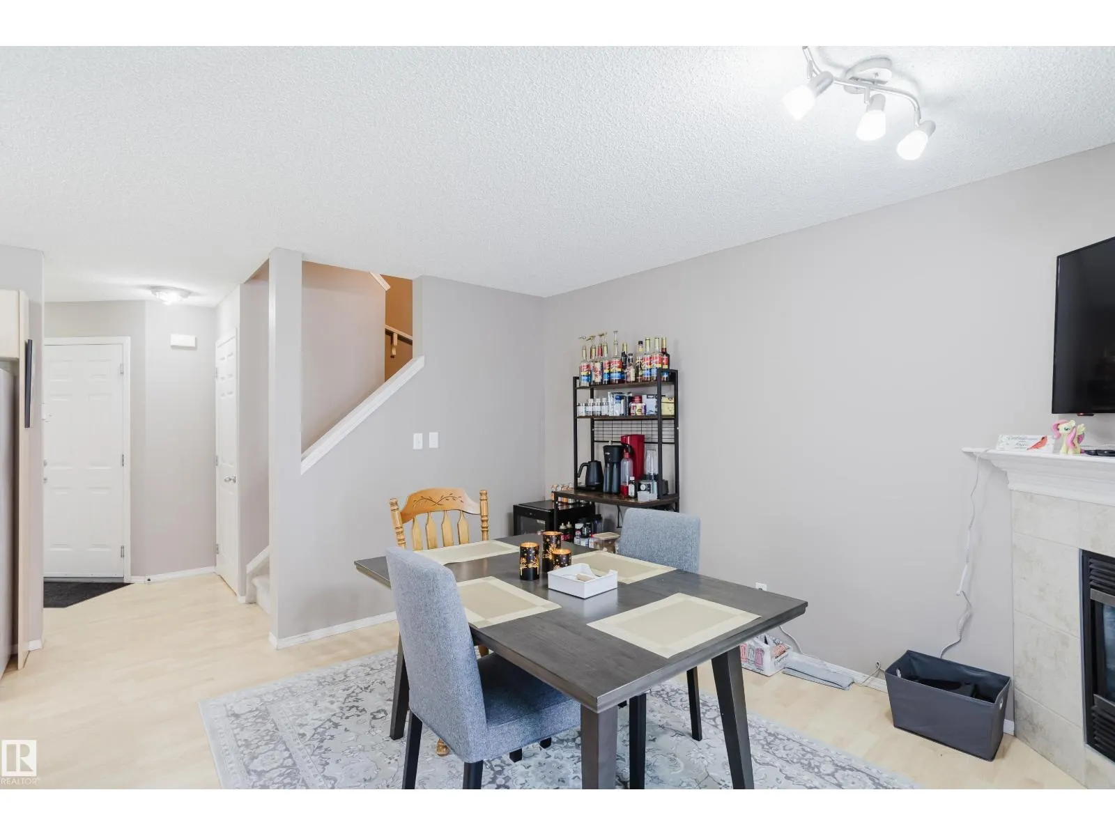 22 287 MACEWAN RD SW