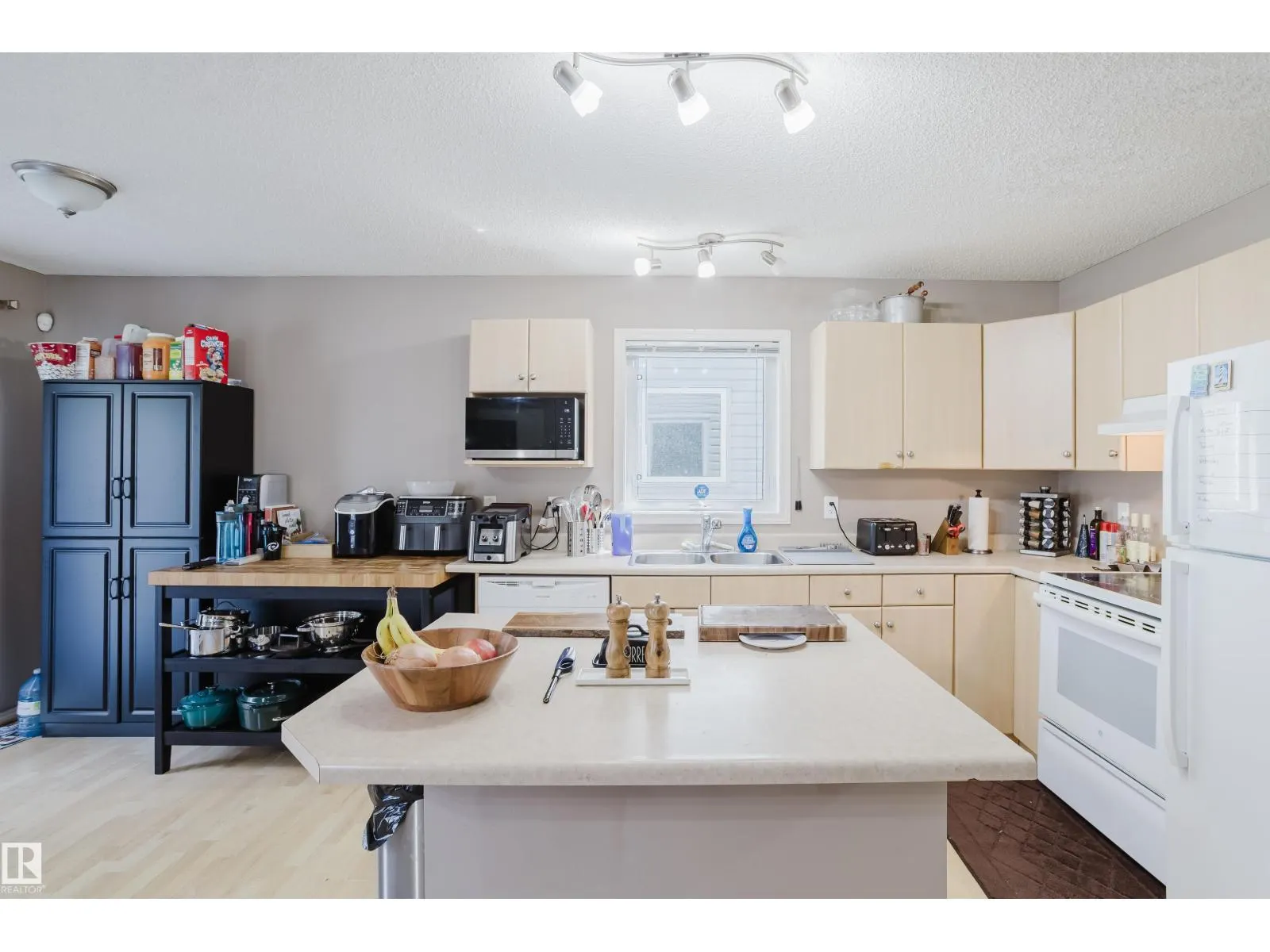 22 287 MACEWAN RD SW