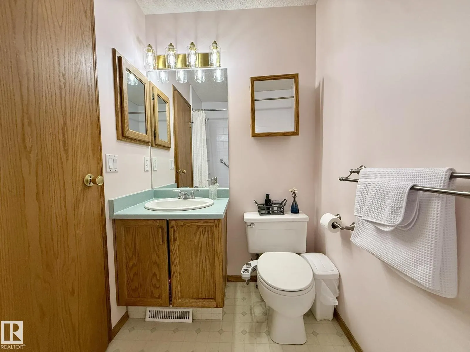151 Dunvegan RD NW