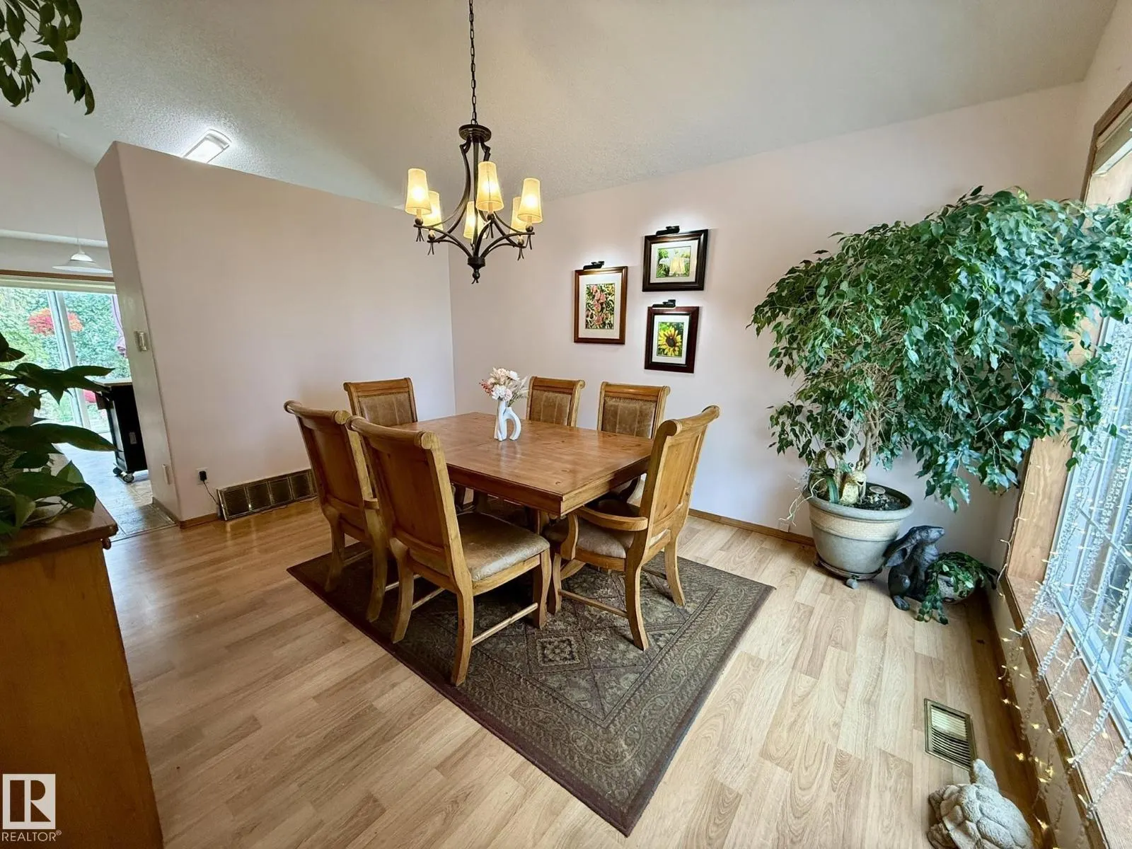 151 Dunvegan RD NW