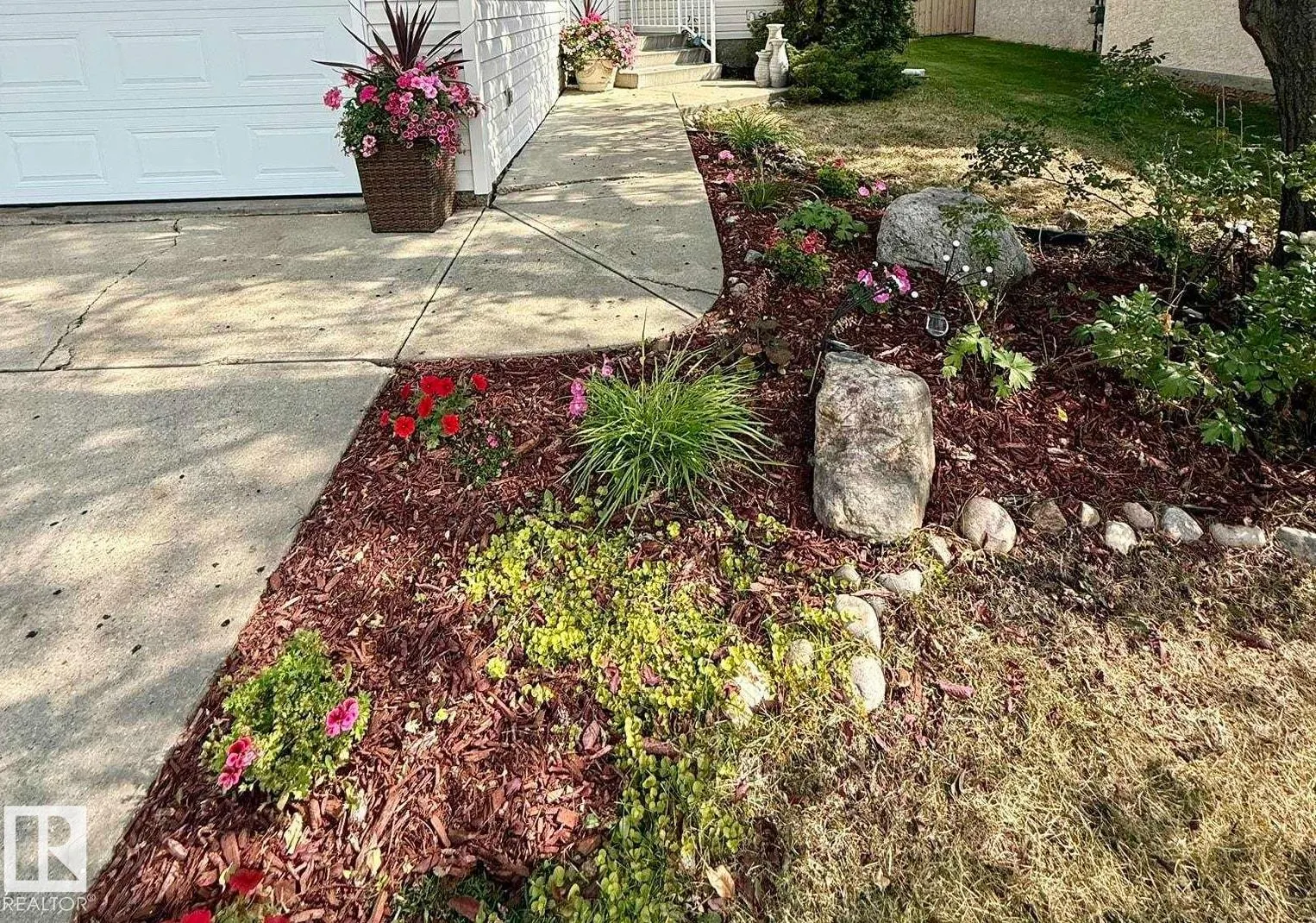 151 Dunvegan RD NW