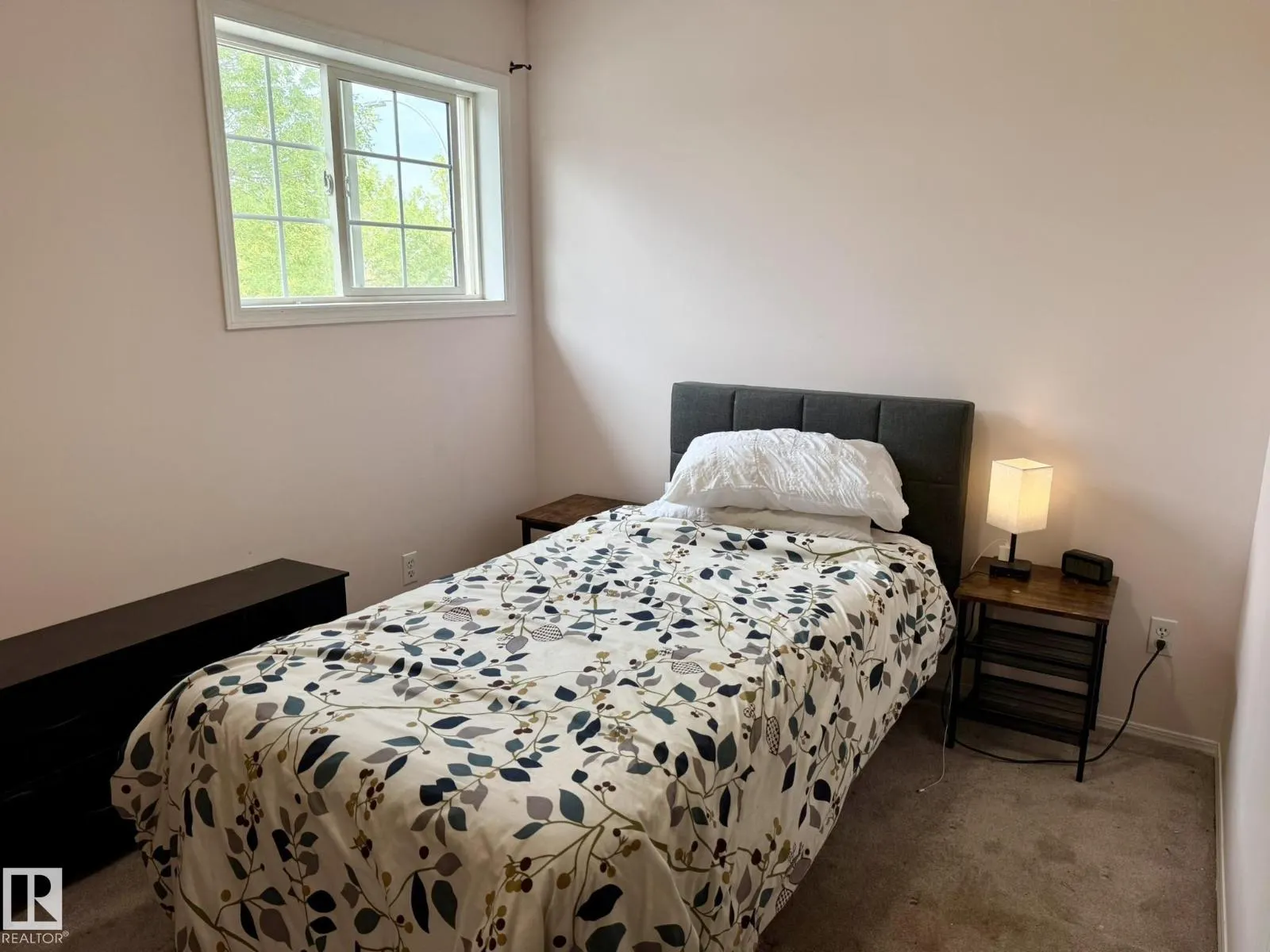 151 Dunvegan RD NW
