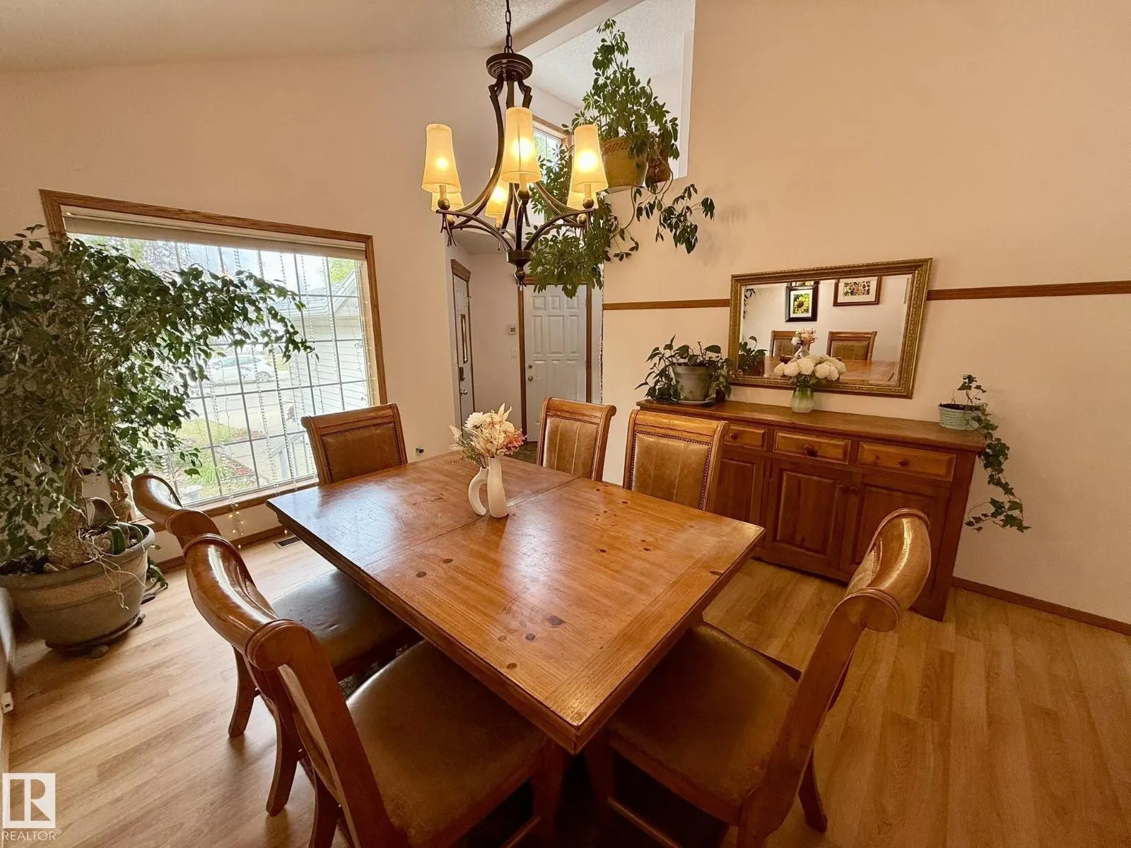 151 Dunvegan RD NW