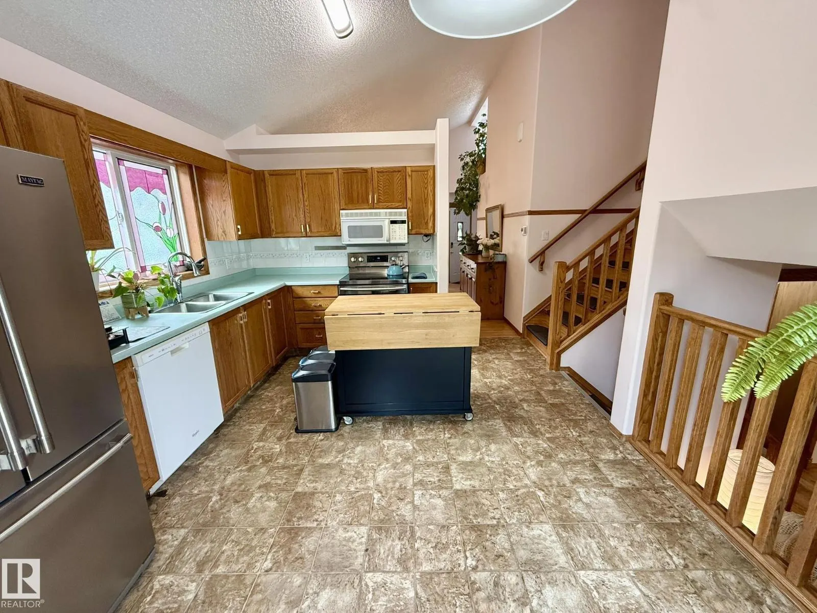 151 Dunvegan RD NW