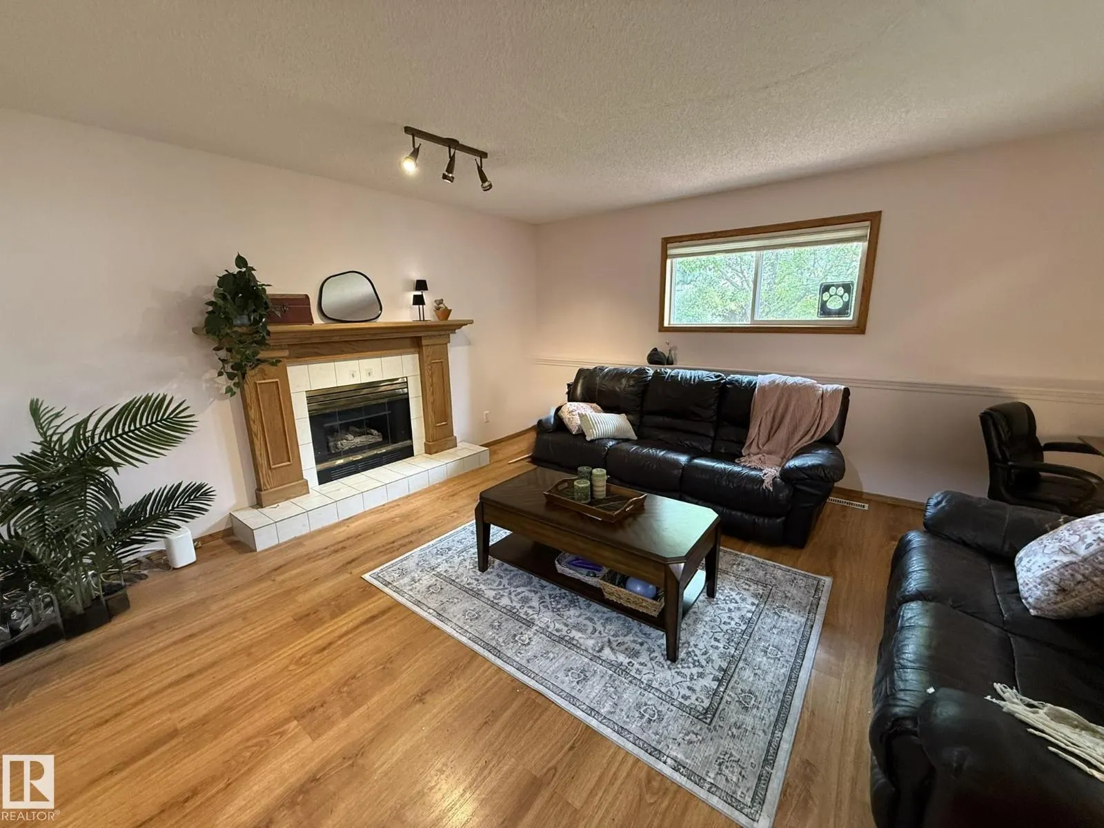 151 Dunvegan RD NW