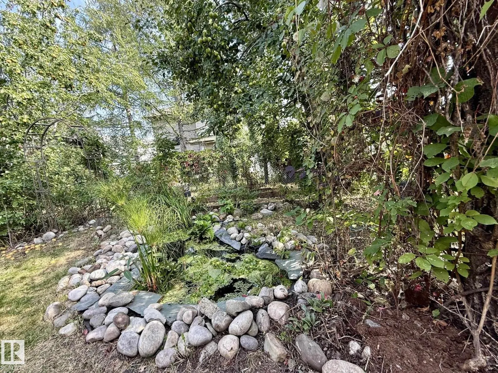 151 Dunvegan RD NW