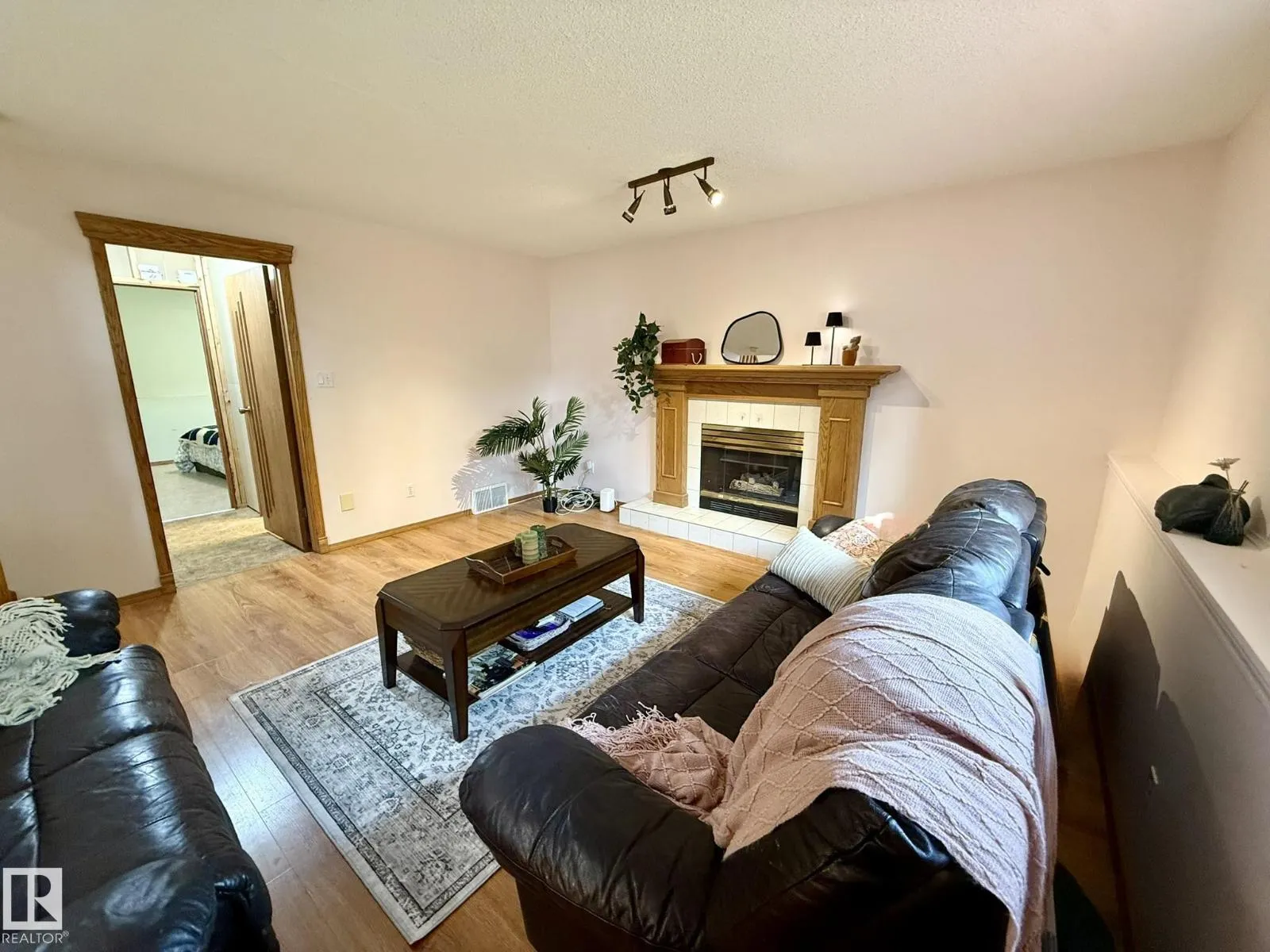 151 Dunvegan RD NW