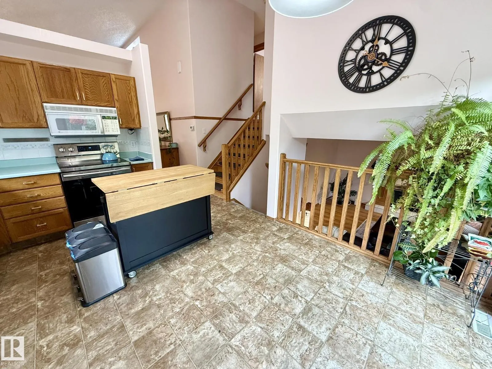 151 Dunvegan RD NW