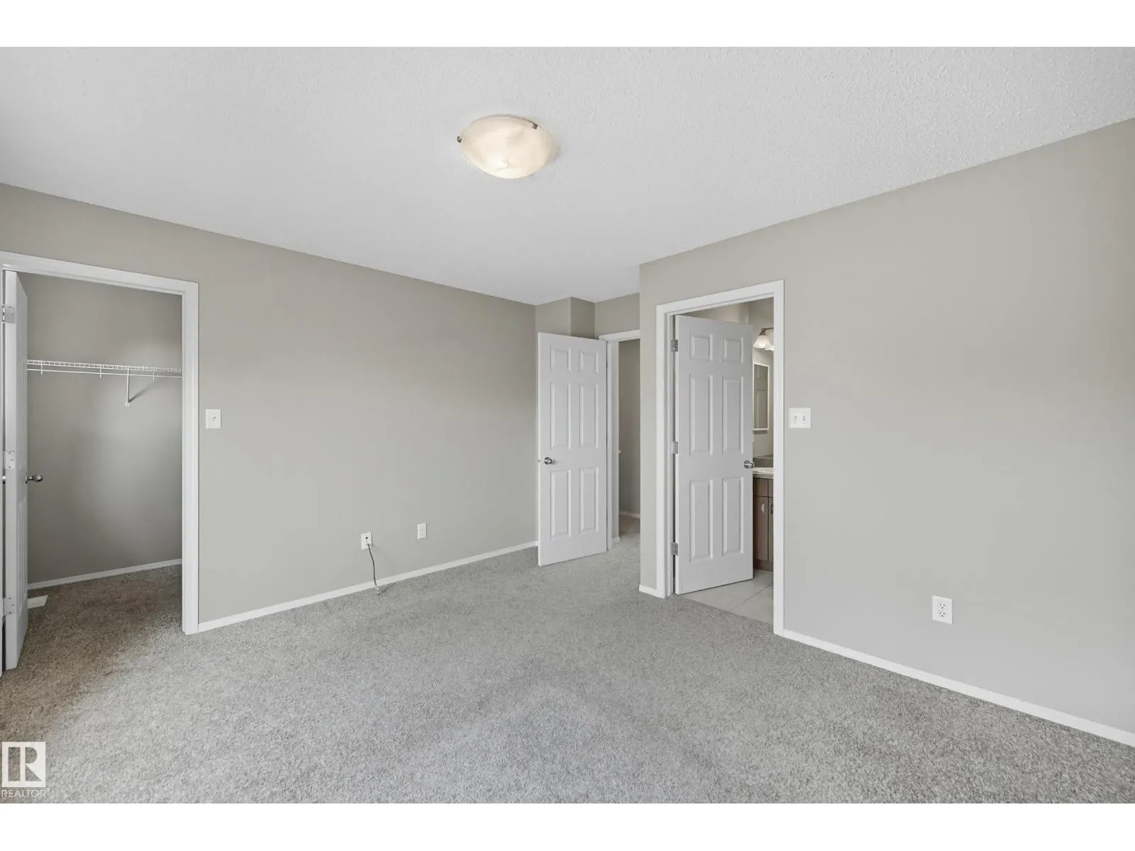 7105 21 AV SW