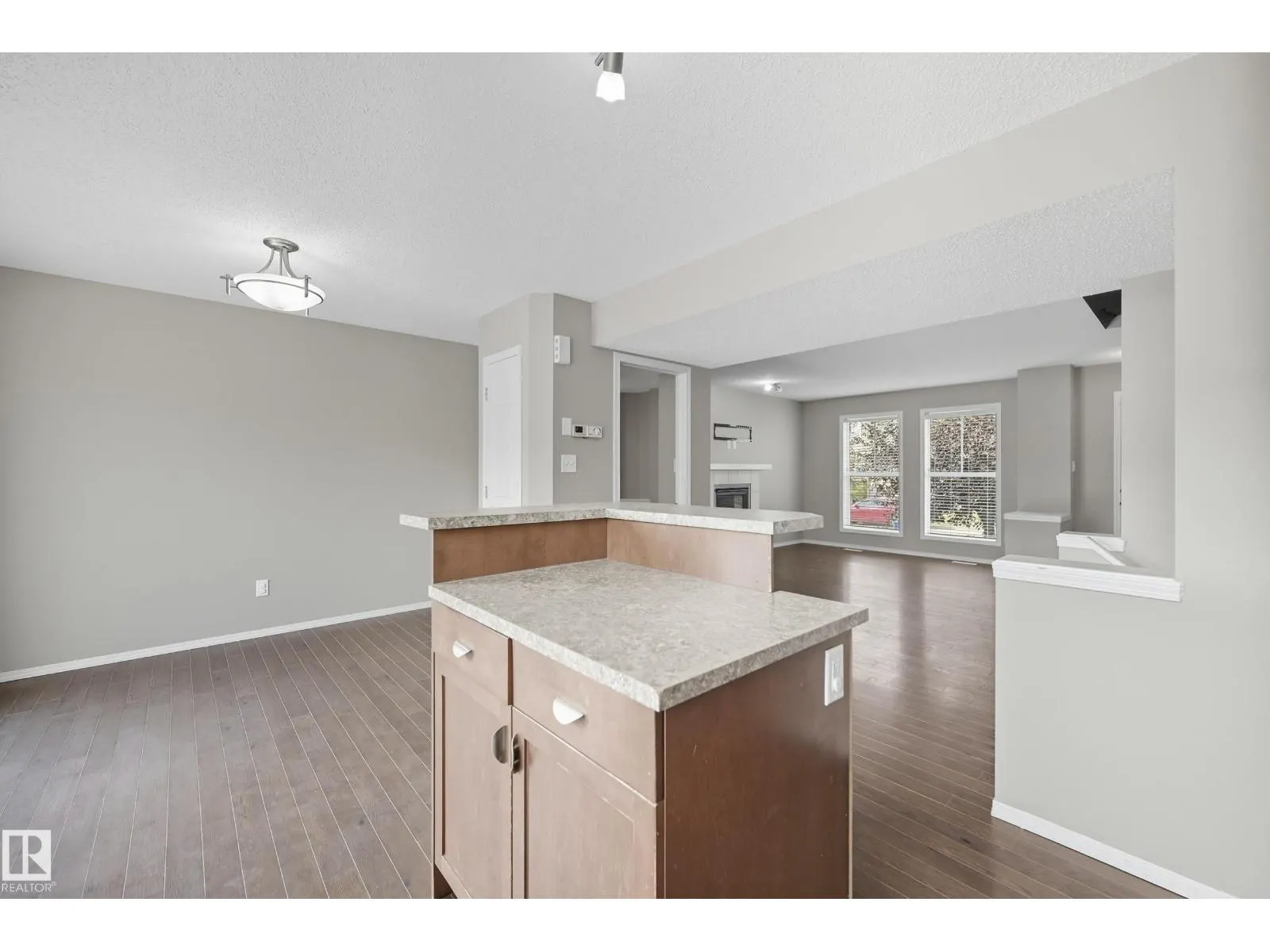 7105 21 AV SW
