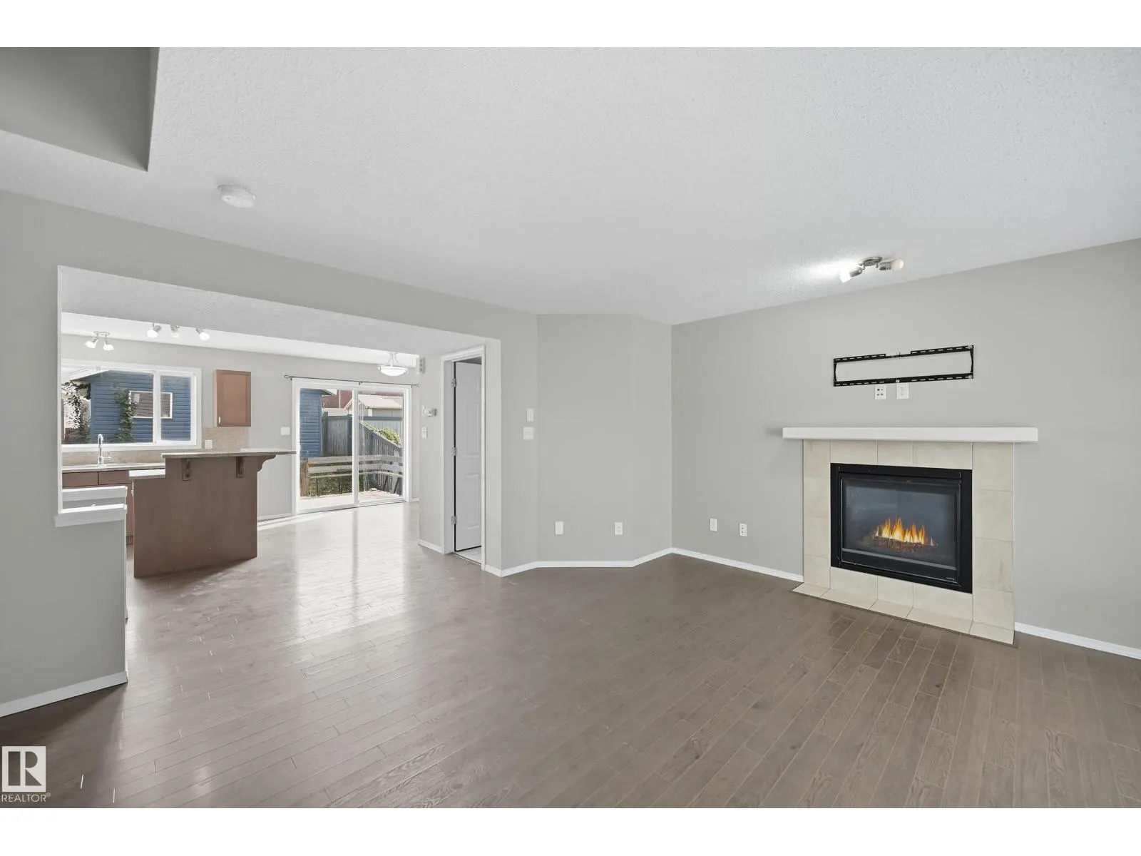 7105 21 AV SW