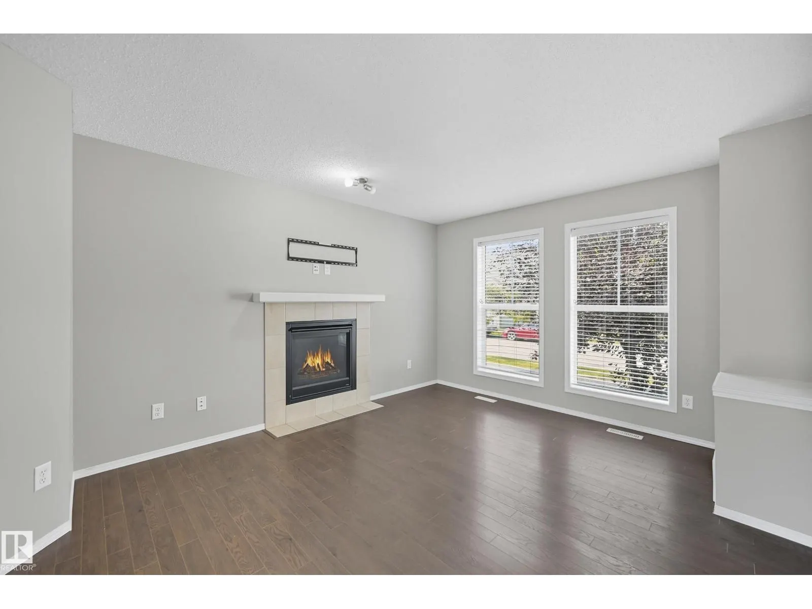 7105 21 AV SW