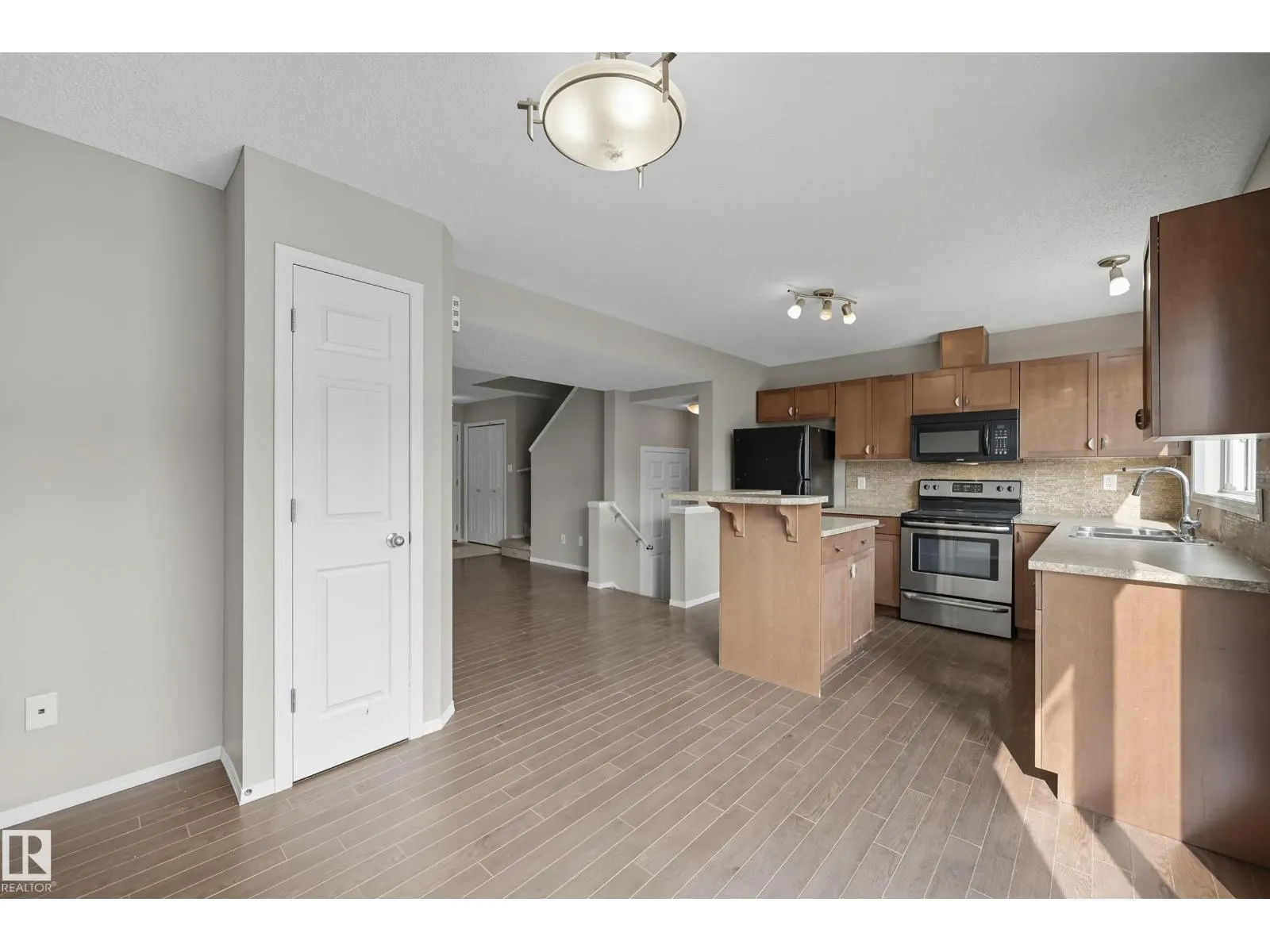 7105 21 AV SW
